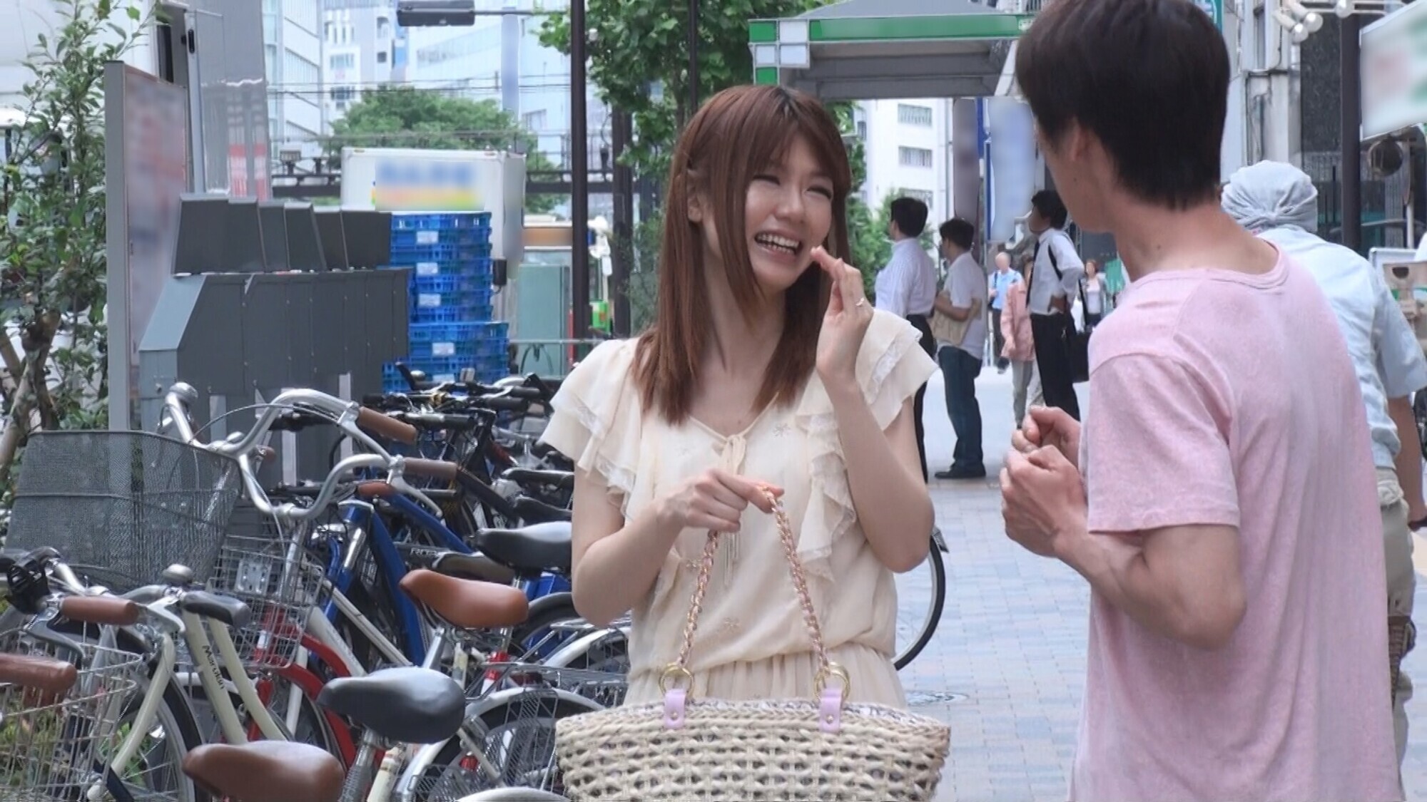「え、お手入れ・・・したこと無いです(真っ赤)」毛深い女の濃厚エロス 素人まるだし無防備過ぎる剛毛人妻 ナンパ中出し12人240分SP 2 画像3