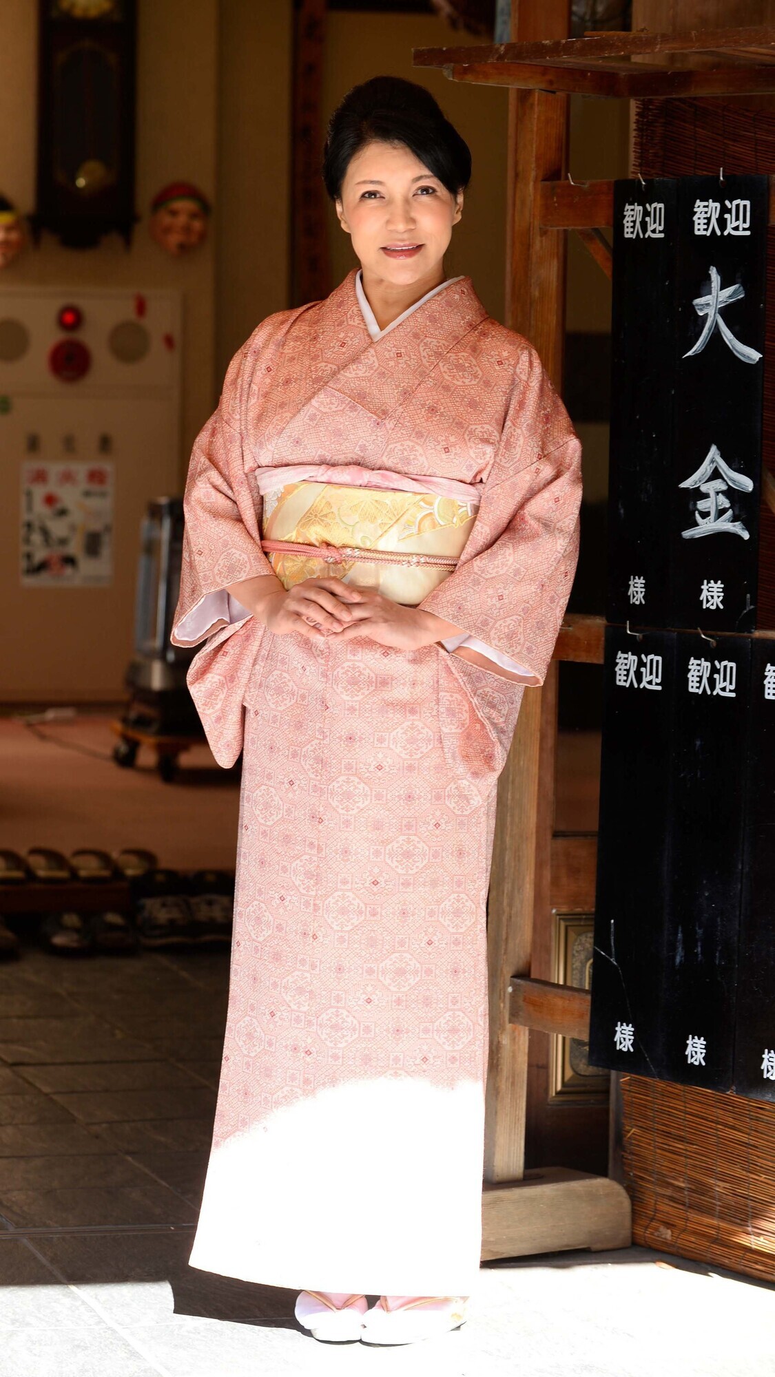 艶やかな黒髪と肉感溢れる芳醇ボディ！ 極フェチエロ美熟女 12人4時間 2