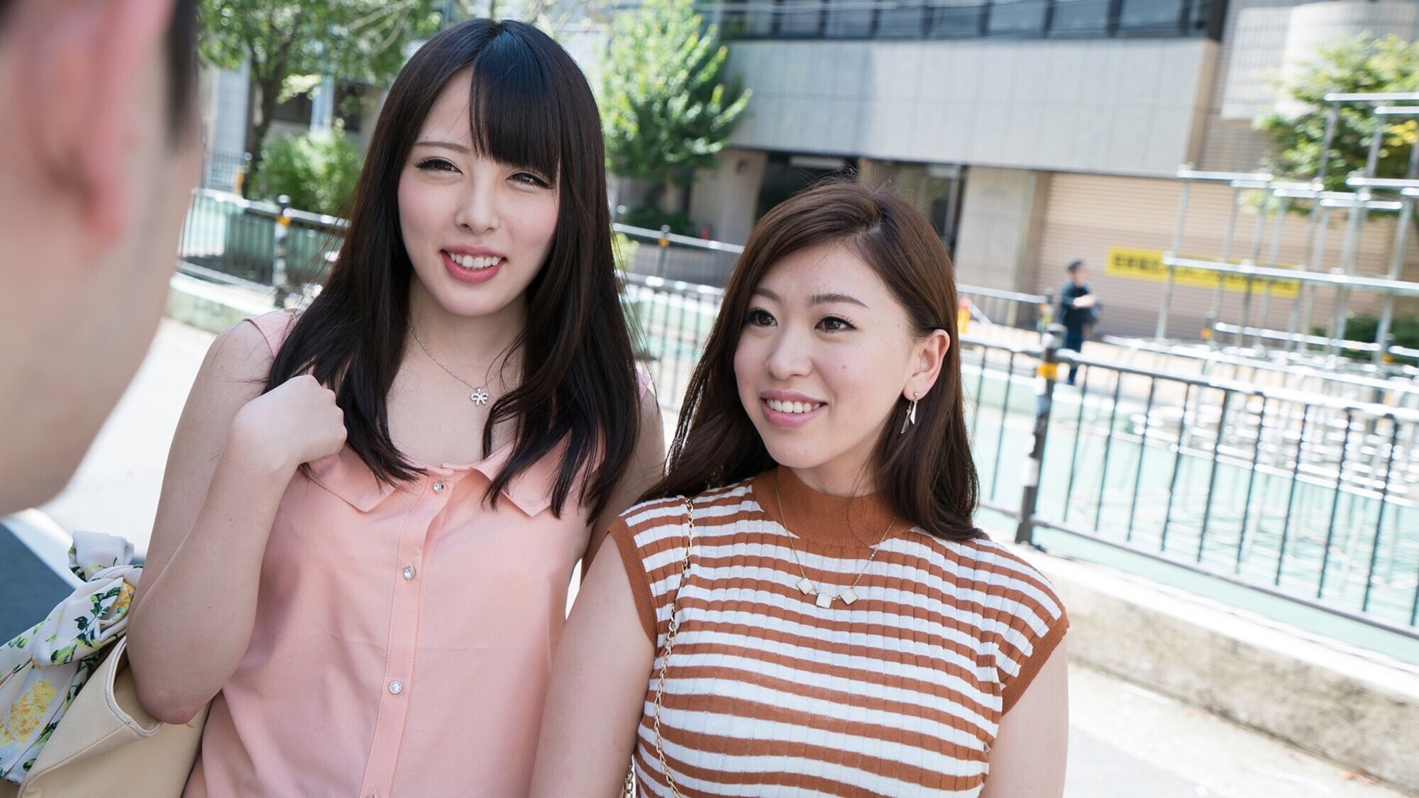 素人ナンパドキュメント 服の上からでもわかる膨らみ&可愛さMAX! 美巨乳娘12人4時間 7 画像1
