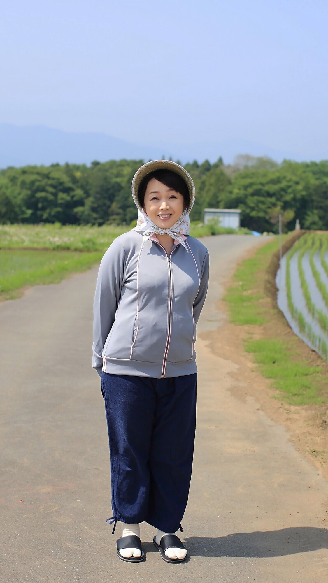 密かに欲求不満を抱えながら悶々と暮らしている 一見真面目な地方のおばさん 12人4時間 画像2