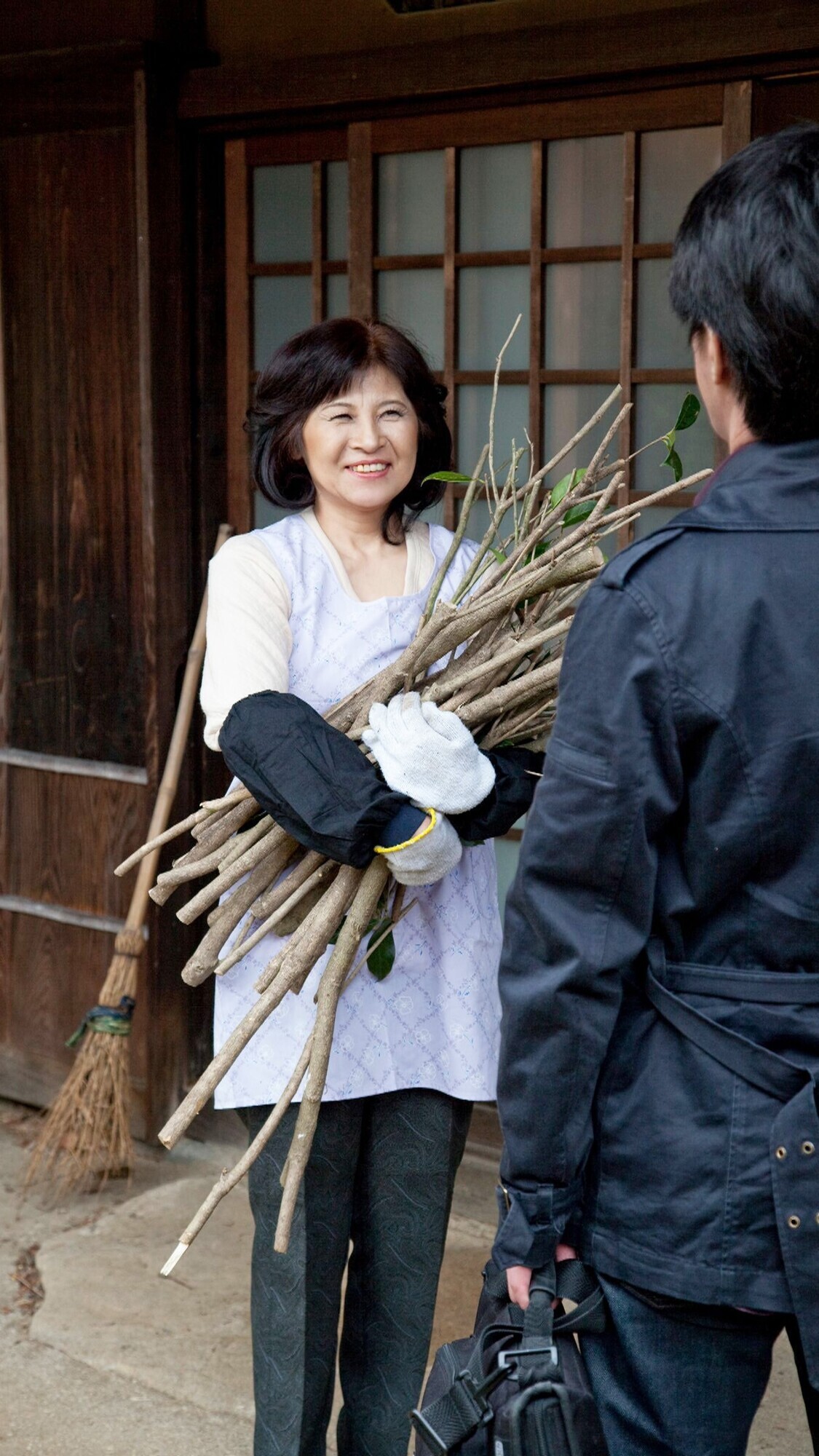密かに欲求不満を抱えながら悶々と暮らしている 一見真面目な地方のおばさん 12人4時間 画像6