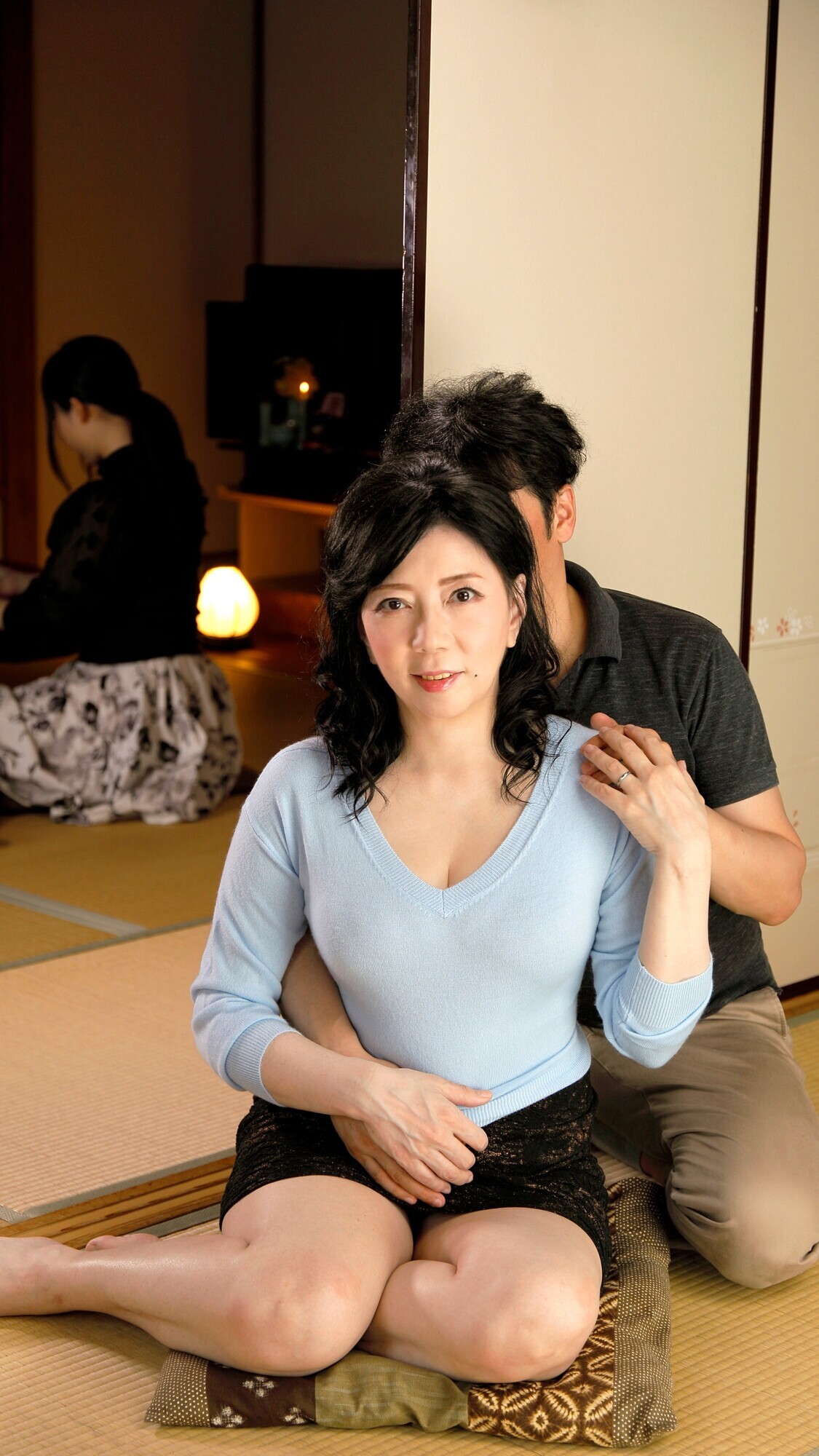 お義母さん・・・素敵です・・・ あんな小娘よりも私の方が良いでしょ? 美しき義母の色香に惑わされ 禁断の愛を受け入れてしまった母 12人4時間 4 画像15