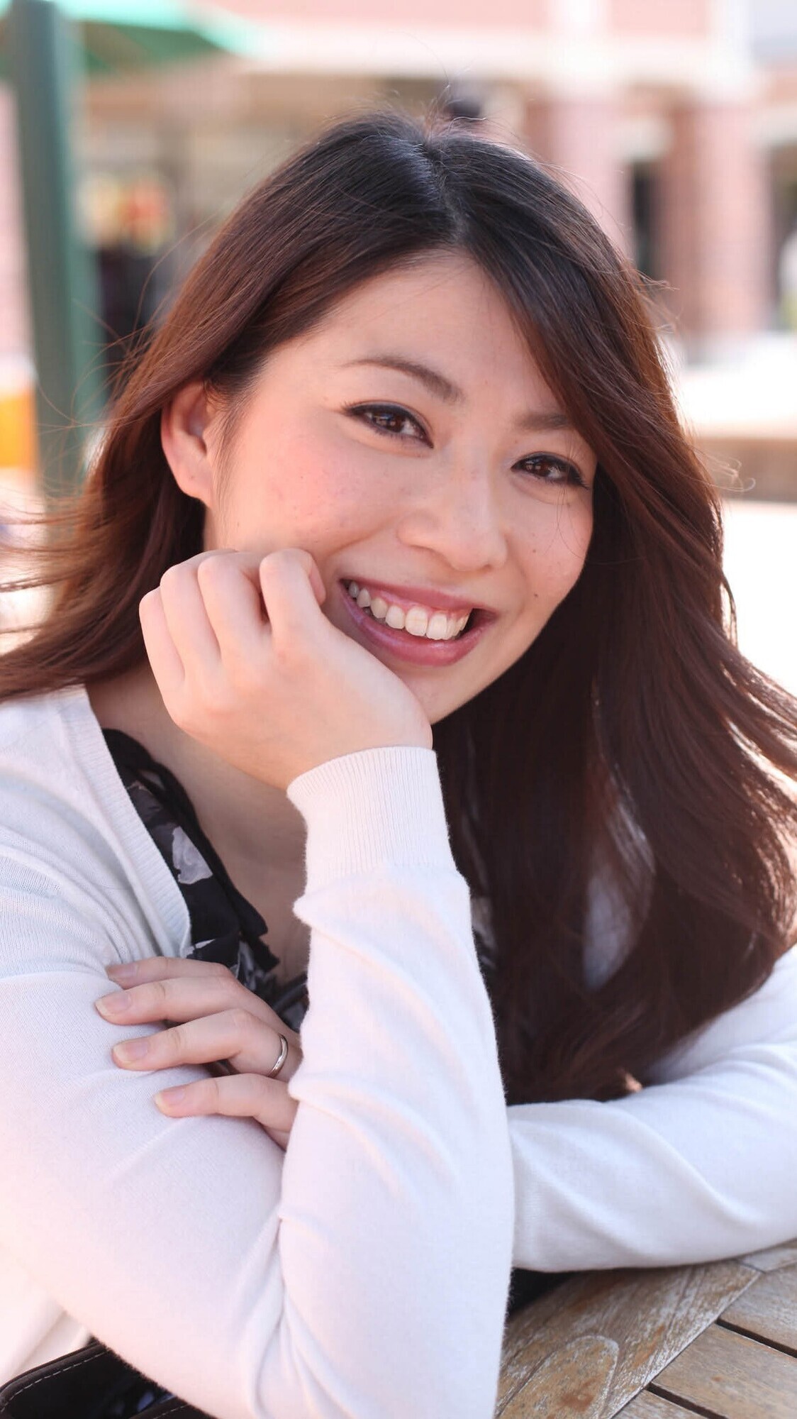 SEXするなら絶対 地方の人妻!!ヤリたい盛りの奧さんたち 平日昼間はイケない浮気タイム 清楚に見えて・・・実はヤリマン?旦那は知らない愛妻の淫らな性癖 12名240分 @11 画像1