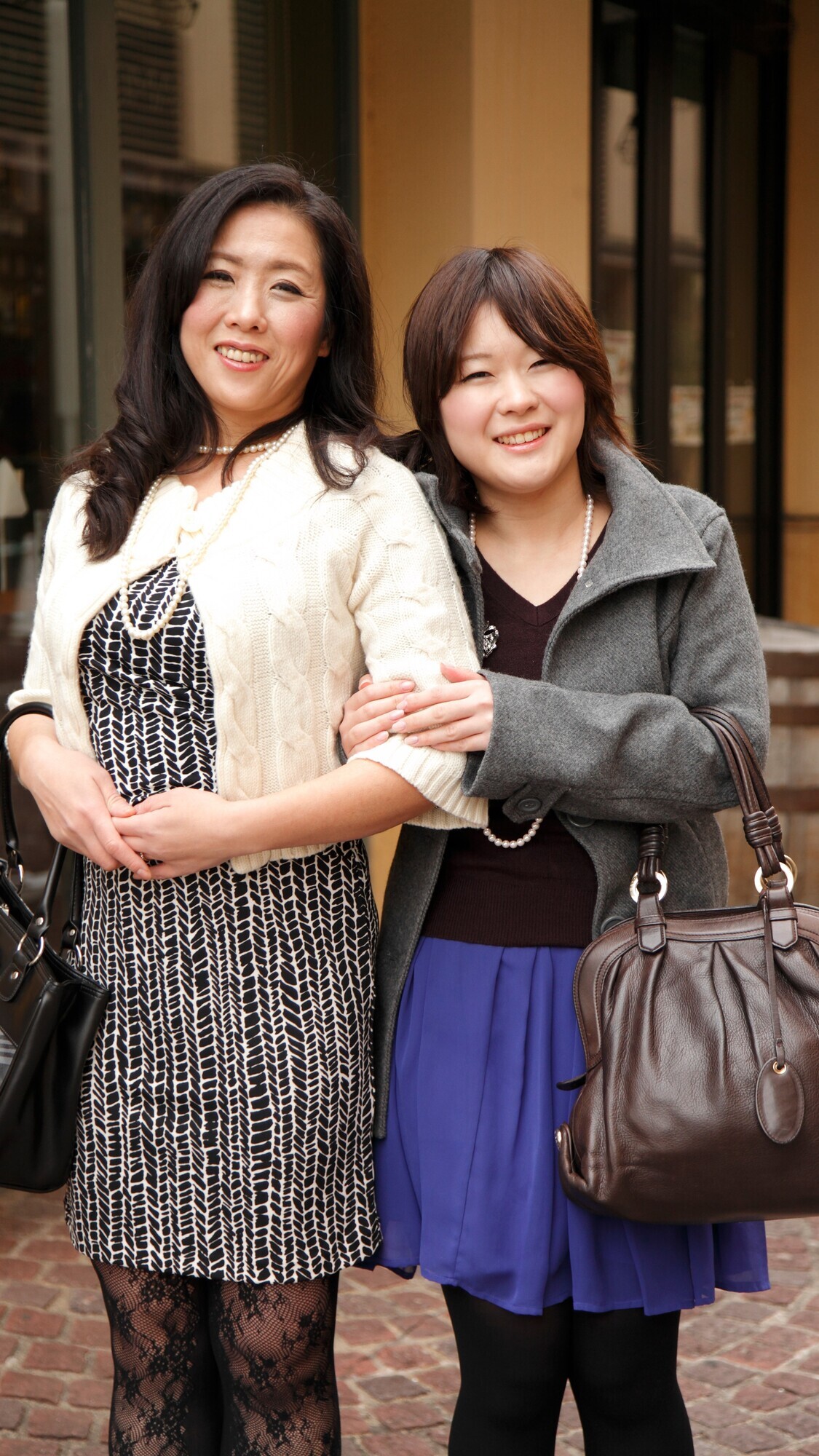 家族の絆は固かった!?「お父さんには言わないで」とか言いながら、娘の前でもお構いなし、欲求不満を拗らせた熟女母 36名8時間スペシャル 画像3