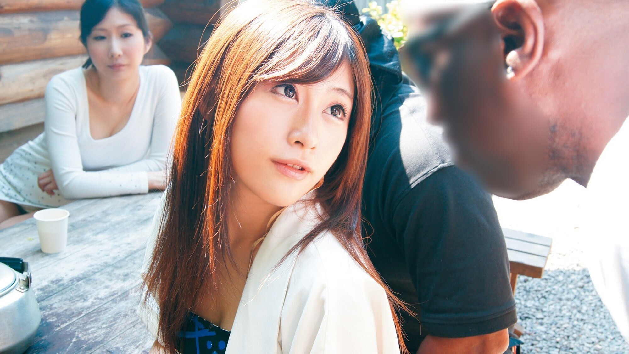 「やっぱり大きいのかな」「ちょっと興味あるかも」黒人にナンパされた熟女さんはデカマラに興味津々 想像以上の巨根を膣奥まで突っ込まれ狂ったようにイキまくる 黒人マラで昇天する素人熟女12人4時間SP 4 画像1