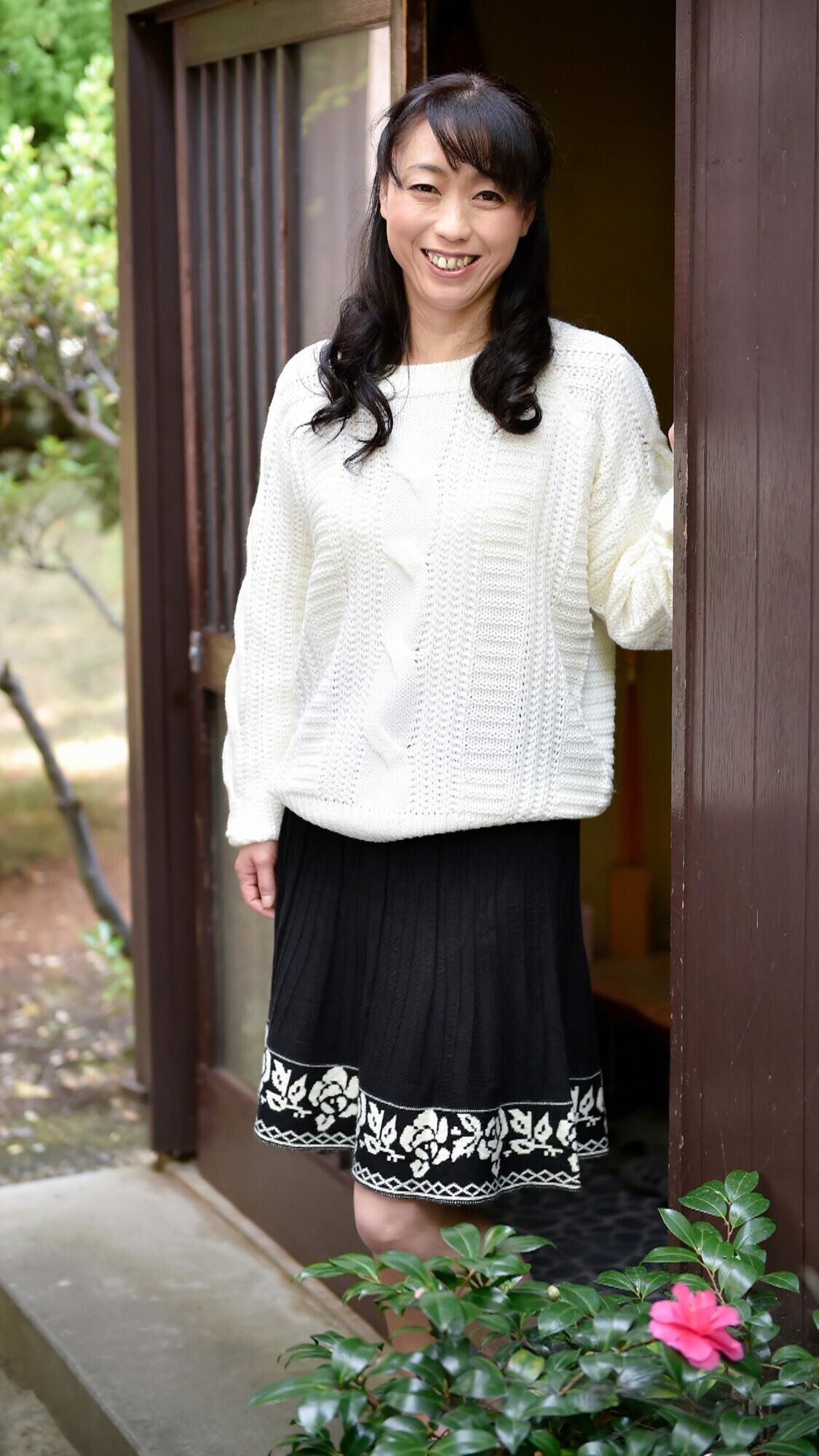 密かに欲求不満を抱えながら悶々と暮らしている 一見真面目な地方のおばさん 12人4時間 2 画像2