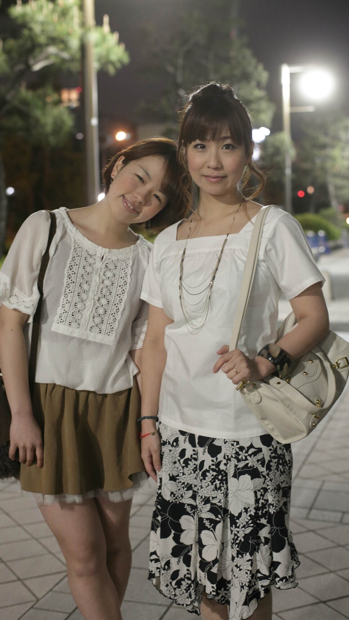 家族の絆は固かった！？「お父さんには言わないで」とか言いながら、娘の前でもお構いなし、欲求不満を拗らせた熟女母 12名4時間 4