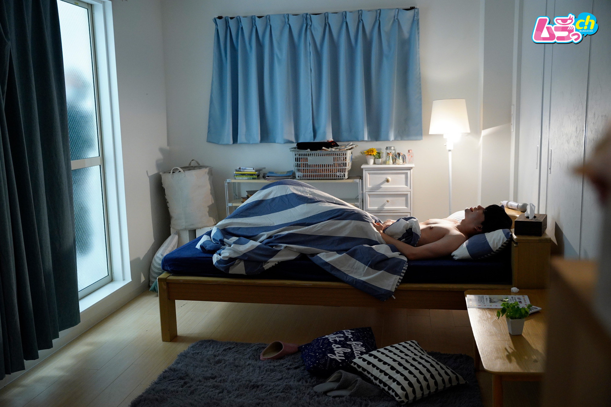 AV男優の裏事情! 2 撮影後、片付け中の現場でスタッフがすぐ傍にいるのに我慢できずにヤッちゃった★ 画像8