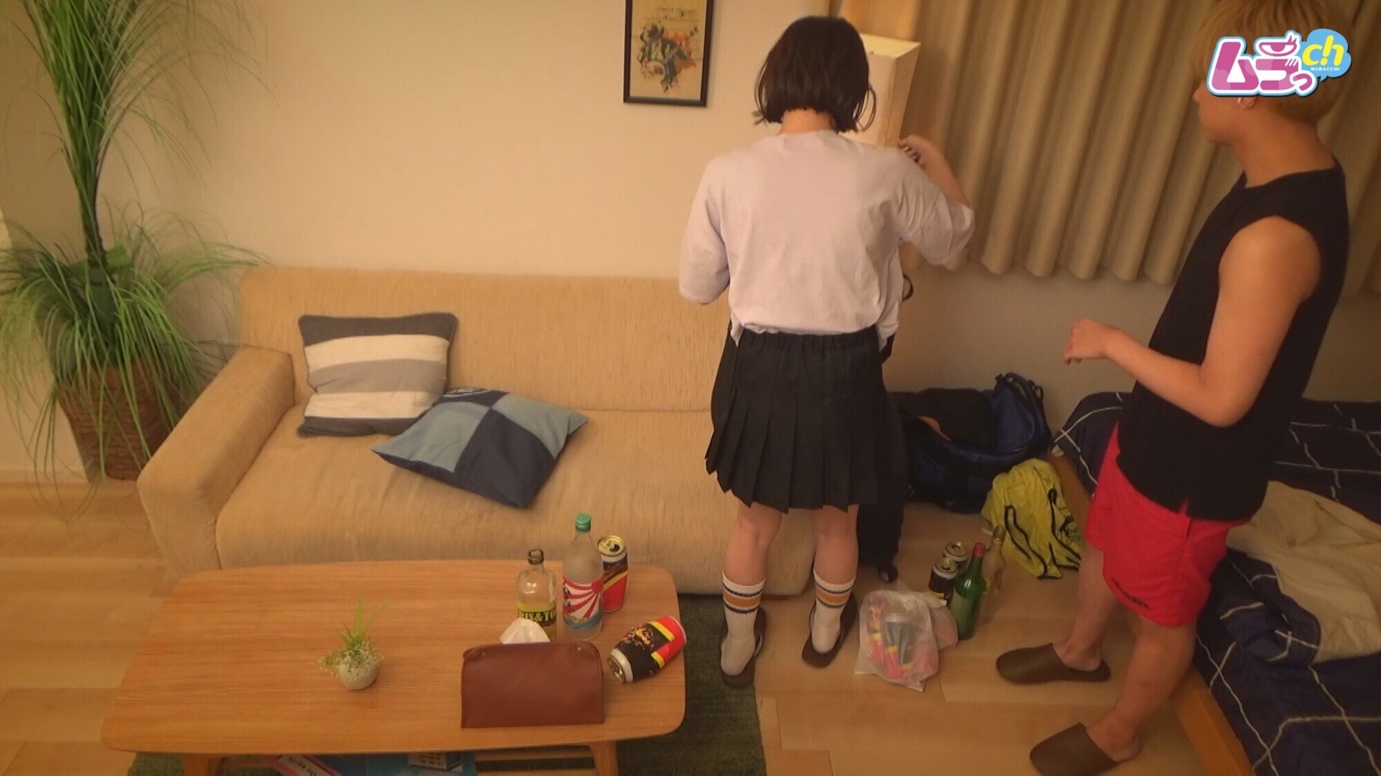 ニンゲン観察 すっかり東京に染まり垢ぬけた元陰キャの幼馴染を小悪魔に揶揄う挑発エッチ 画像1