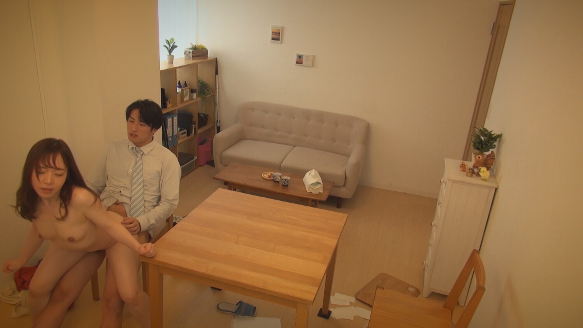 ニンゲン観察 真っ昼間から夫のお抱え税理士とお茶の間不倫SEXに溺れる淫乱若妻 画像15