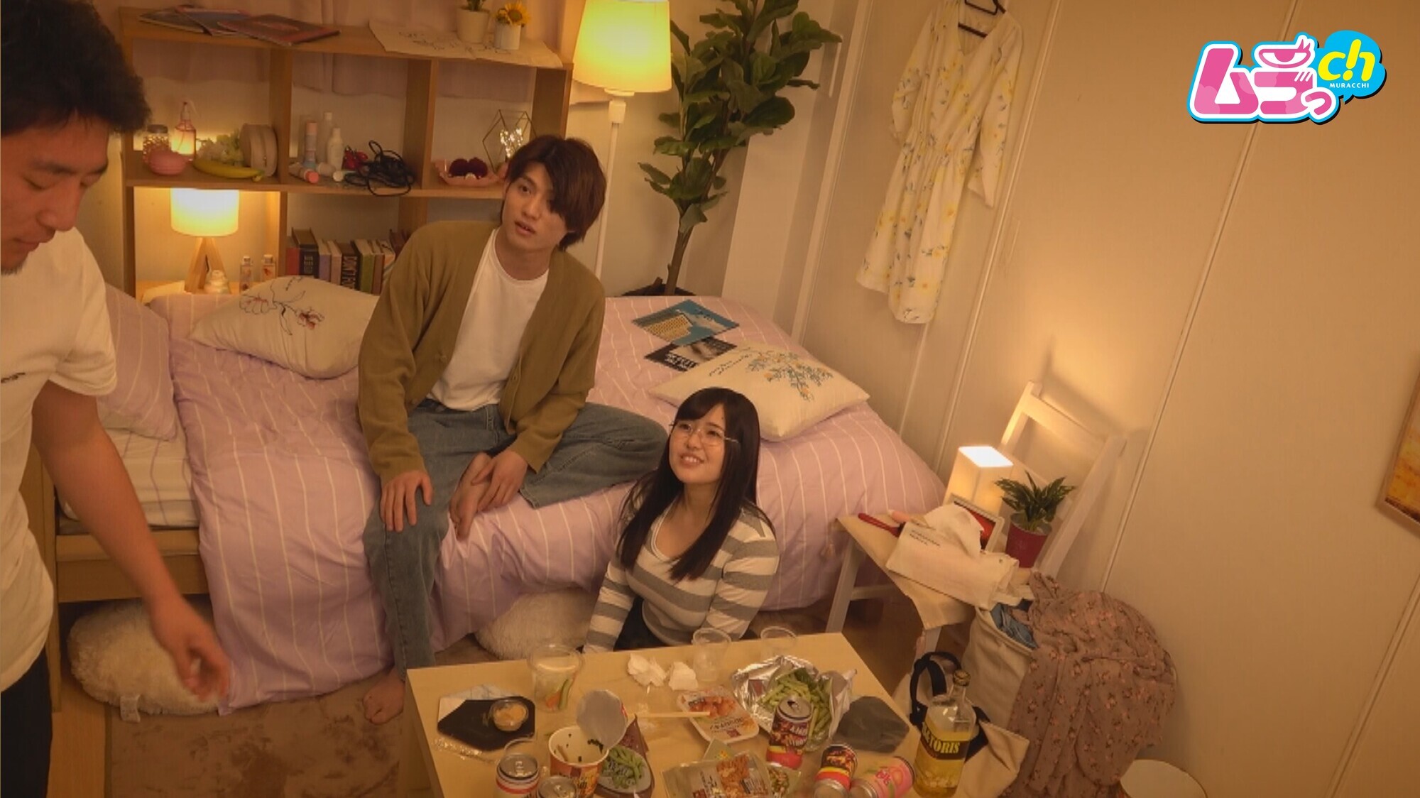 ニンゲン観察 さっきまで友達だったハズなのに勃起チ〇ポには抗えない!イケメンの長~い巨根に理性が壊れる地味っこ隠れ巨乳 画像1