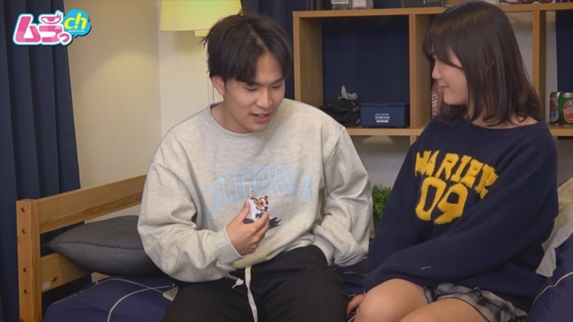 ニンゲン観察 「昨日あんなに誘ってきたじゃんw」サークル宅飲みで酒にのまれ誘惑してきたくせにシラを切るマンゲボーボーの女友達にお預け朝勃チ●ポでモーニングリベンジSEX! 2枚目