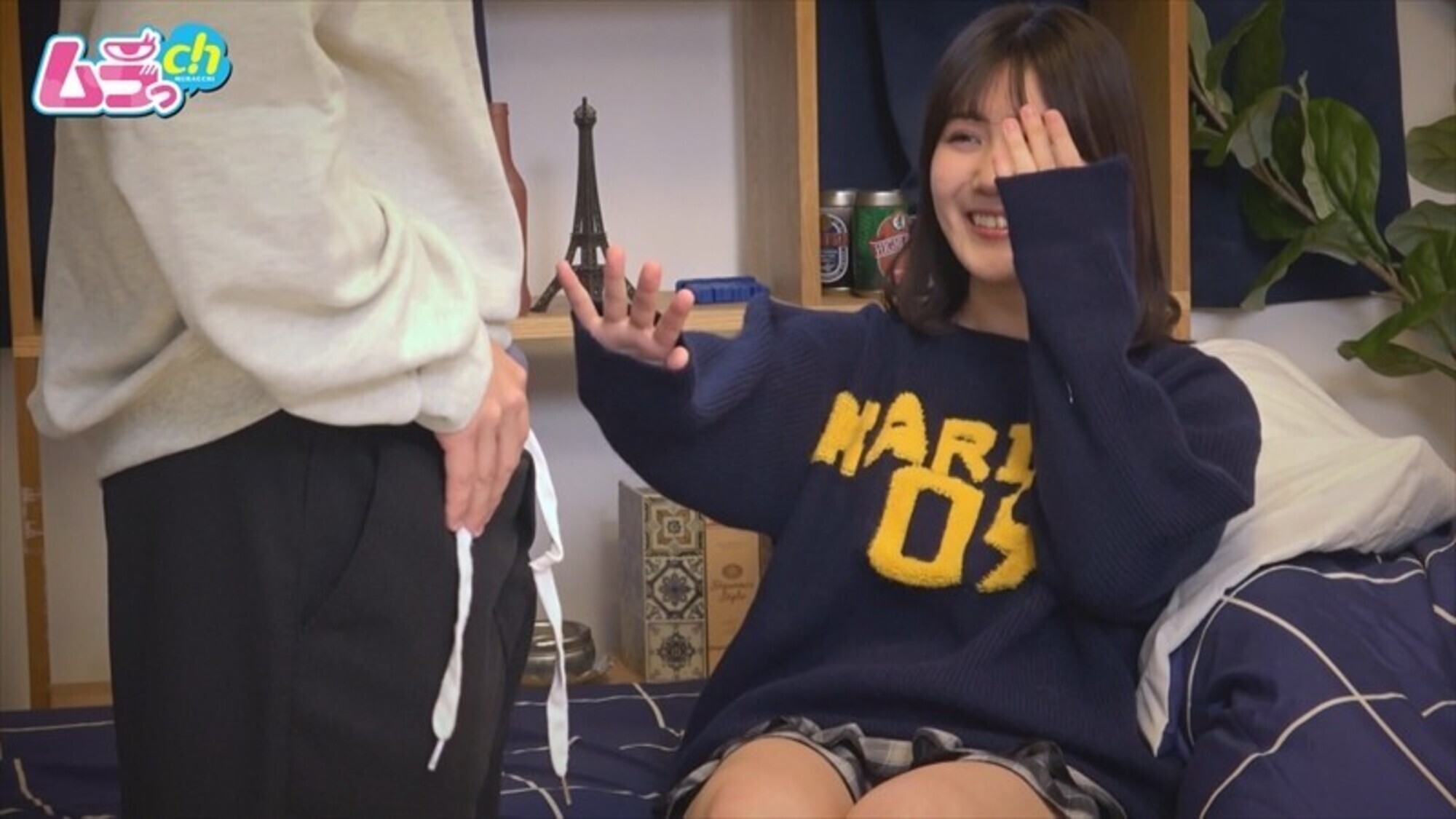 ニンゲン観察 「昨日あんなに誘ってきたじゃんw」サークル宅飲みで酒にのまれ誘惑してきたくせにシラを切るマンゲボーボーの女友達にお預け朝勃チ●ポでモーニングリベンジSEX! 4枚目
