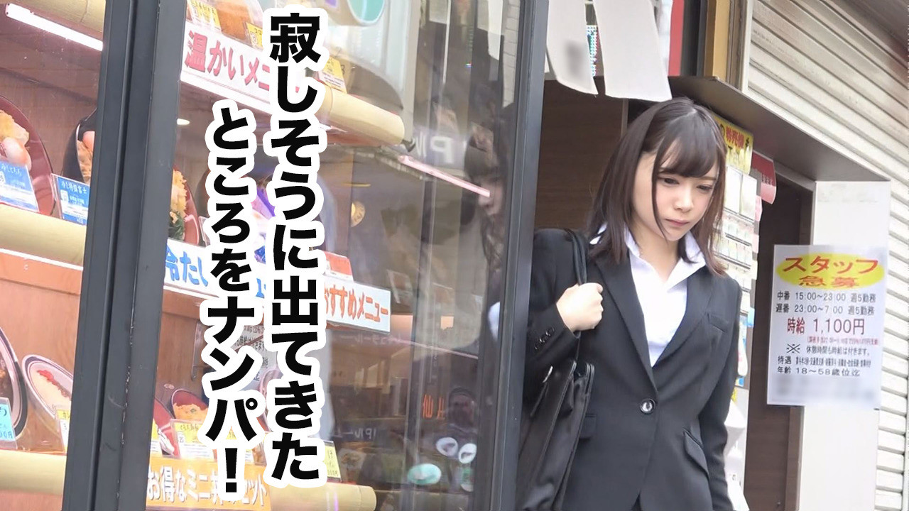 一人さびしく立ち食いソバ屋から出てきたキャリアウーマン風OLはヤレるのか?説 画像2