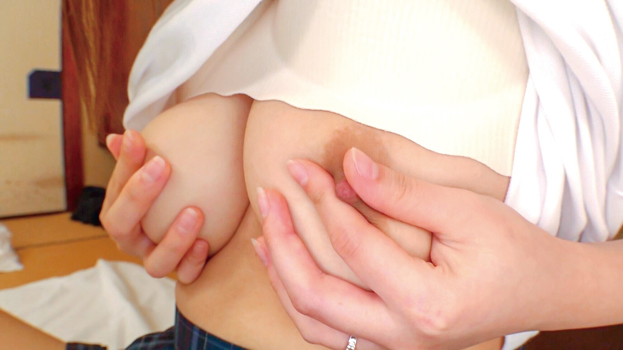 巨乳人妻温泉デート 夫の寝取られ願望で恥じらう美人妻 あかね28歳 画像19