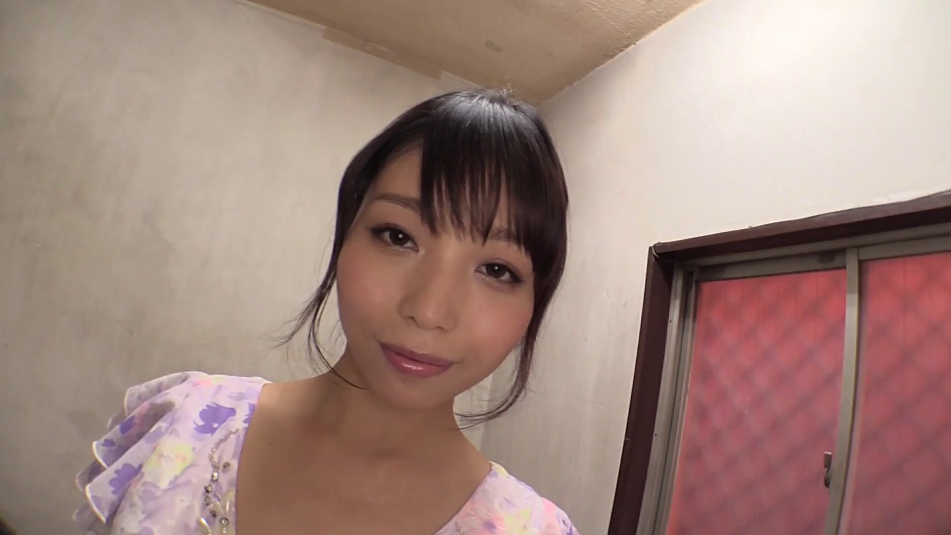 綺麗な顔してデカ尻! 淫乱タイトスカートの極上人妻尻 神ユキ 画像1