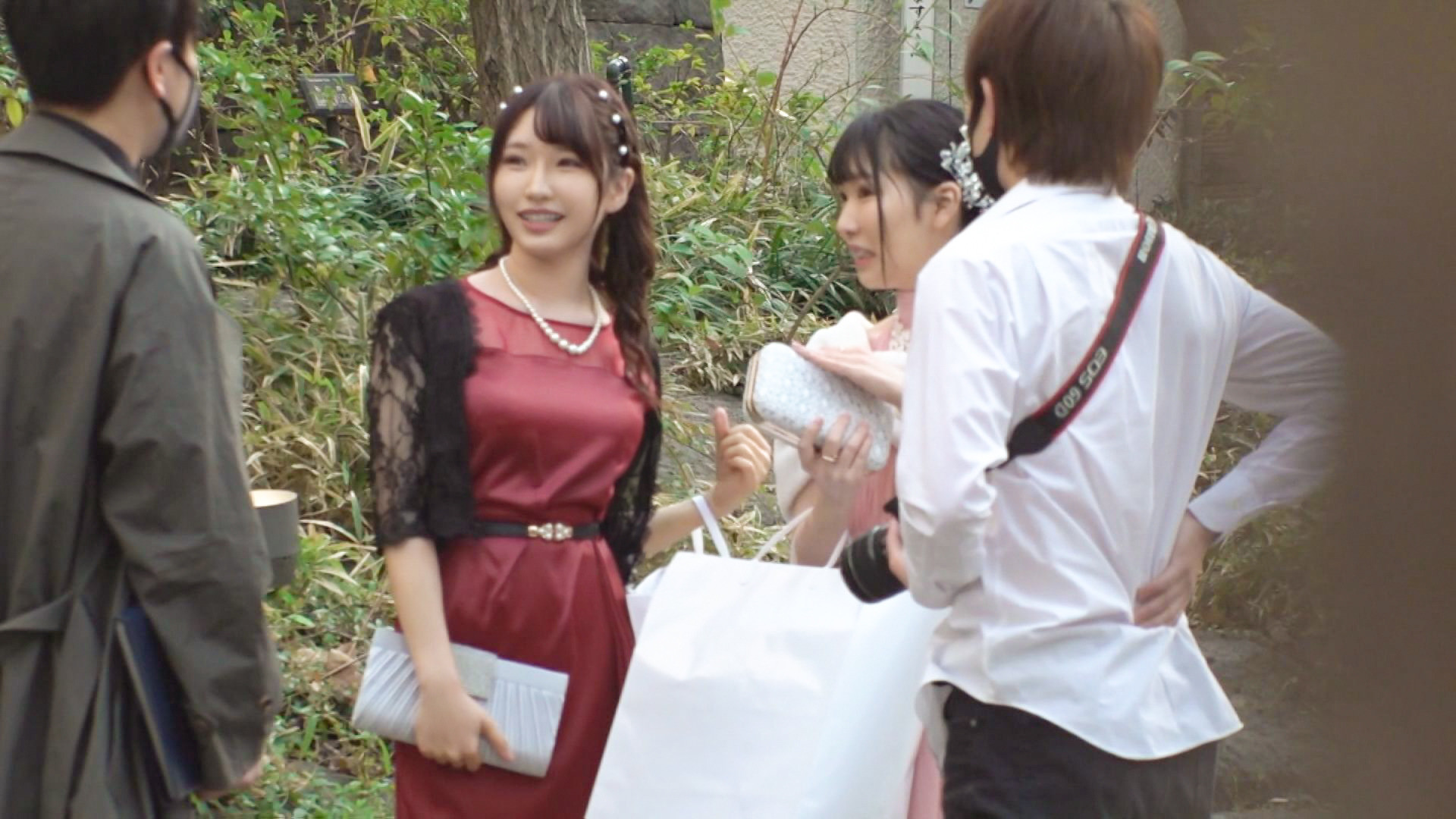 【メイドカフェ勤務のみらいちゃん(20歳)と中出し!顔射の2回戦!!先輩の結婚式帰りにファッションチェックと騙されハメられた記録映像がまさかの流出!?】 画像1