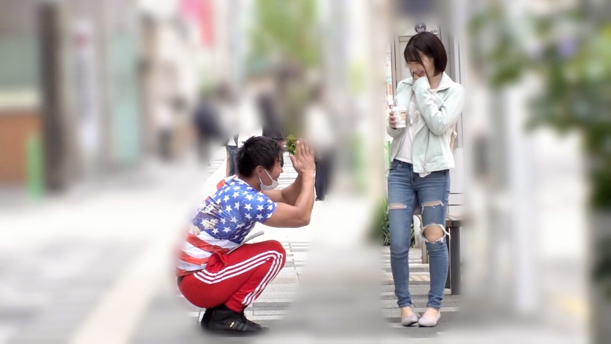 シロート女子が困惑しながら3P初体験!清楚な見た目でお漏らしマ〇コ!!敏感体質な巨乳美容部員が高額謝礼と引き換えに受けた顔射と中出しのザーメン連射 画像1