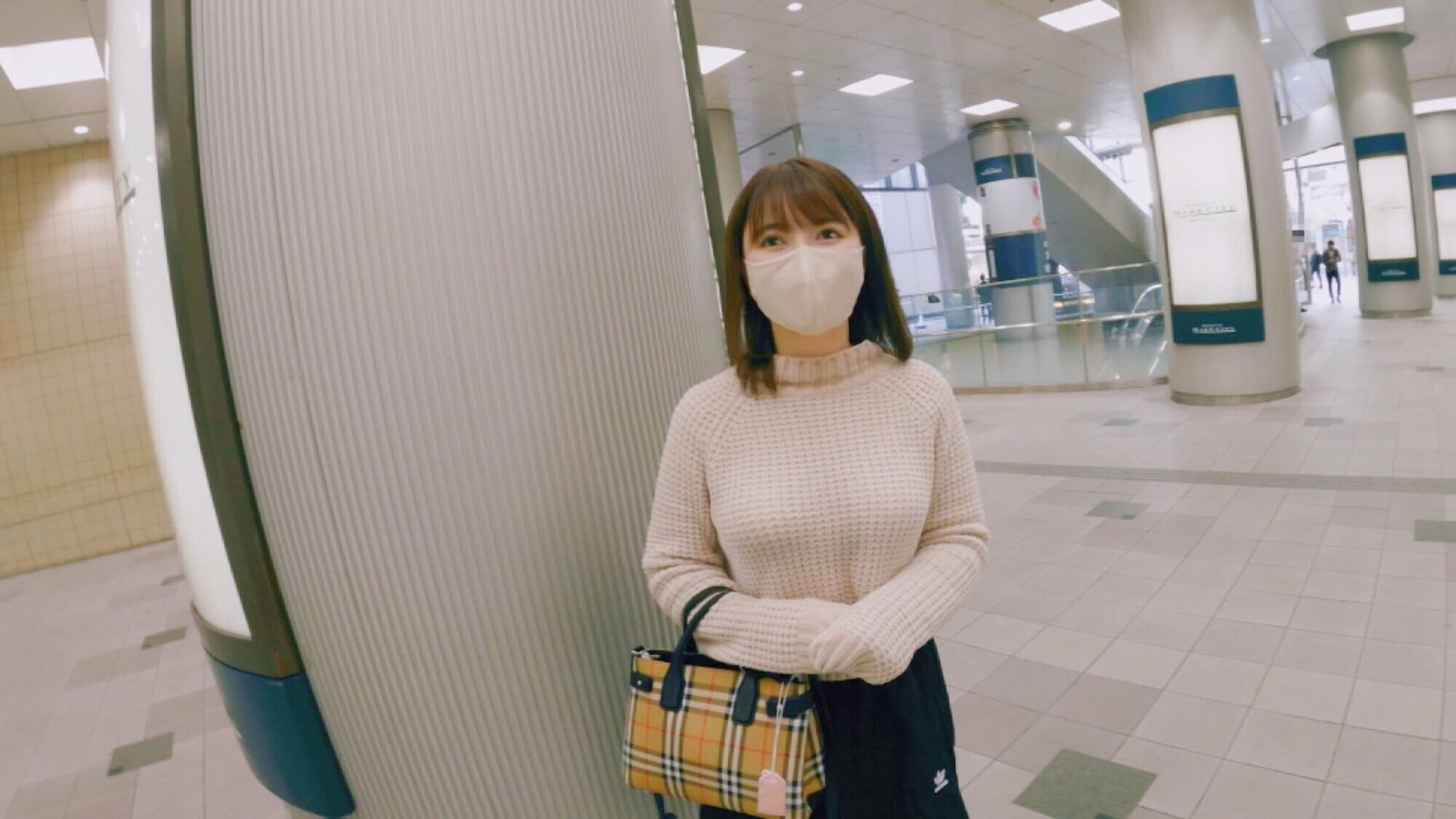 ド級美少女wwあどけない顔立ちに隠した反則エロBODYに中出し!!極小キツマンで締め付ける感度抜群OLとのハメ撮り記録! 画像1