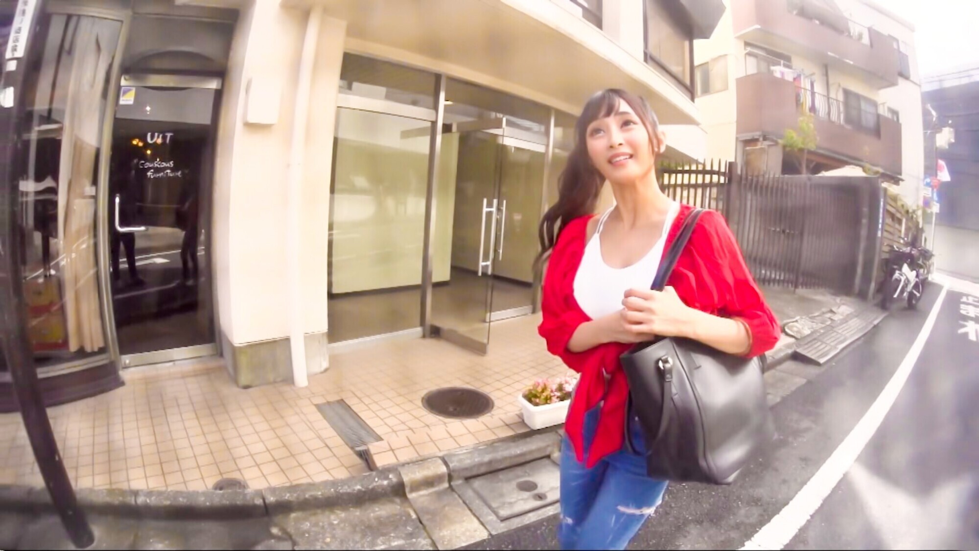 【全男性が勃起するガチエロいカラダ!!】Gカップ巨乳&美くびれの新人グラドルが初めての枕営業で覚醒する鬼性欲!! 画像2