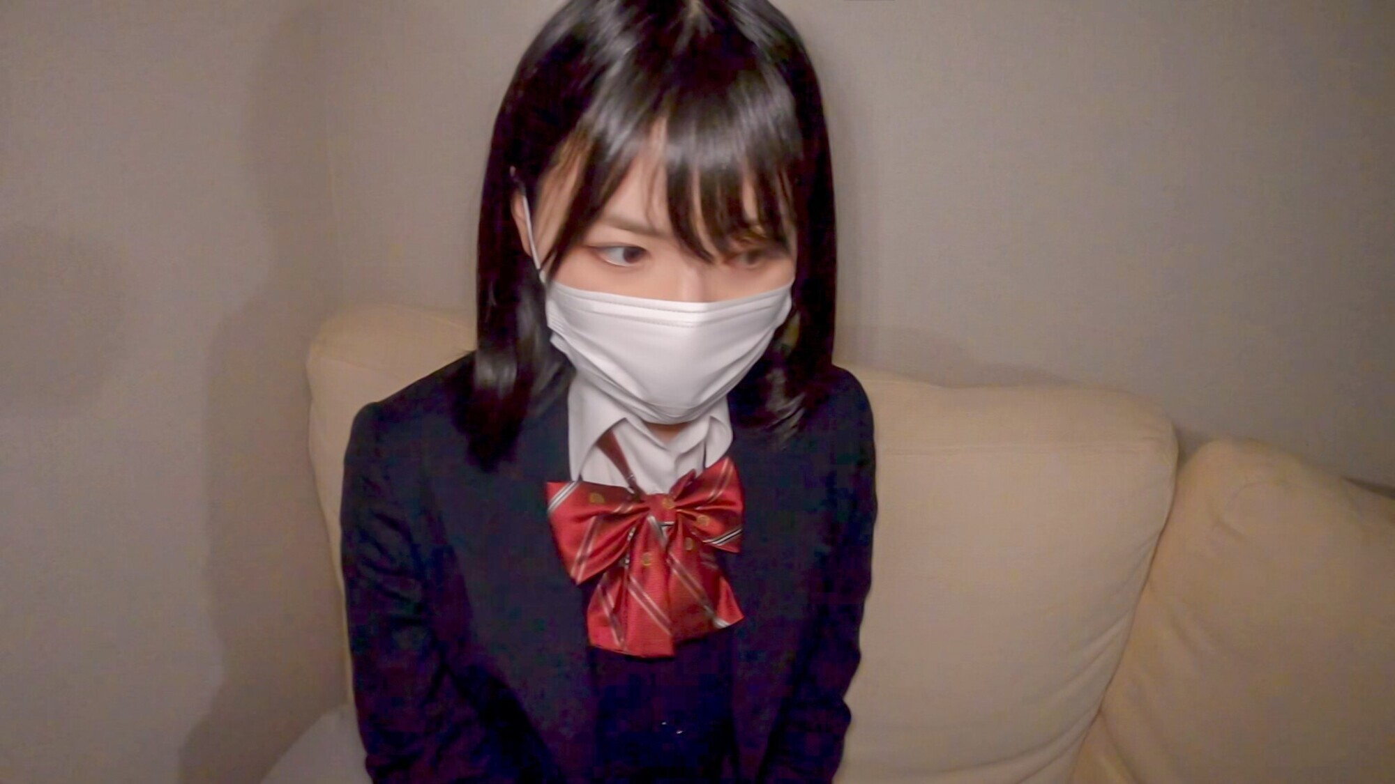 学校の制服に黒いニーソ姿がたまらんww雪肌清楚J●をヤリ部屋に連れ込んで連続中出し！！