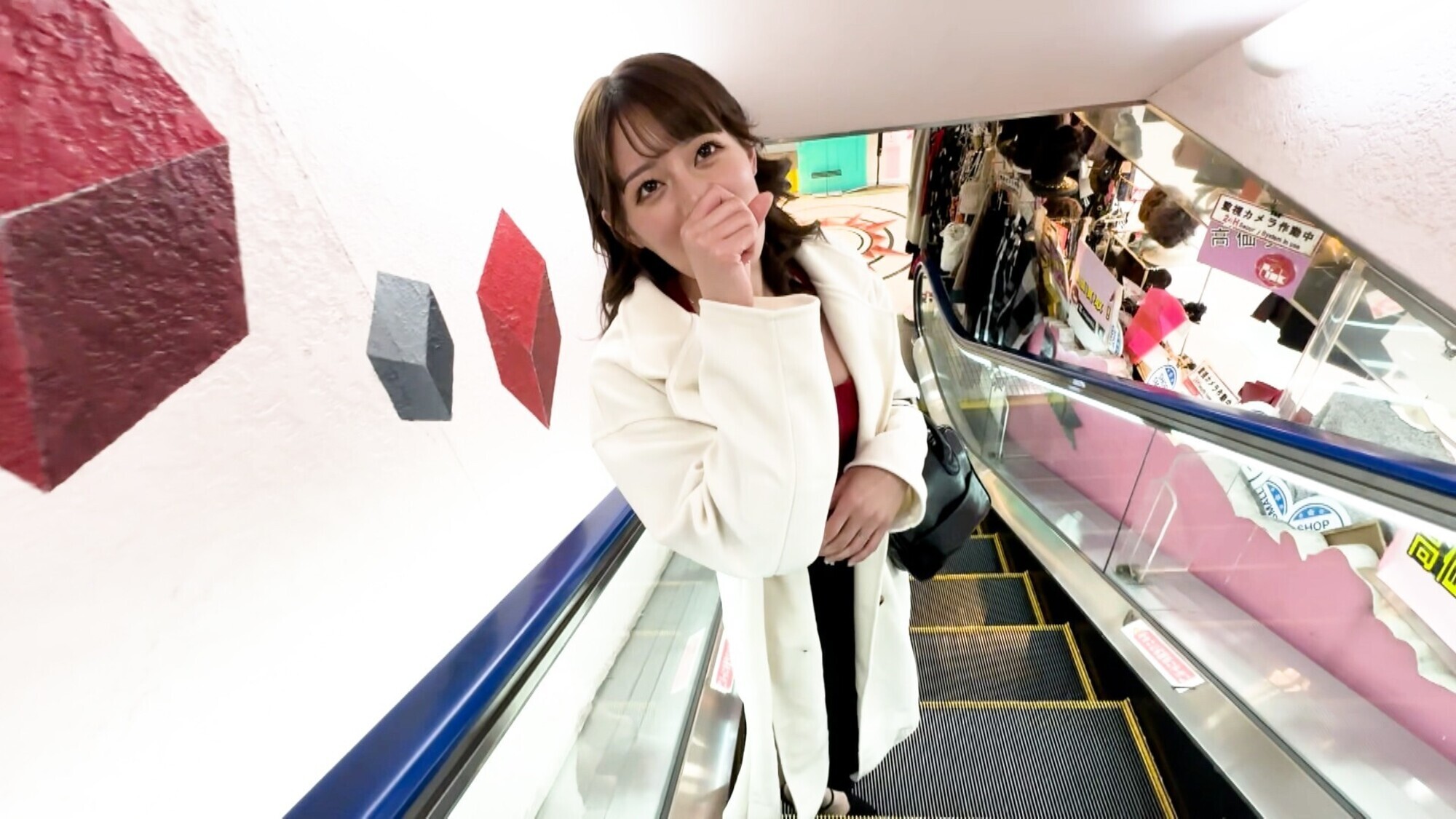 【超美形】最初から最後まで色気たっぷりの巨乳人妻と濃厚な不倫ハメ撮り。射精不可避のフェラテク&腰使いで金玉空っぽ待ったなしw旦那以外のチ〇ポでよがりまくる淫乱女との激しい性行為を収めた希少映像! 画像1