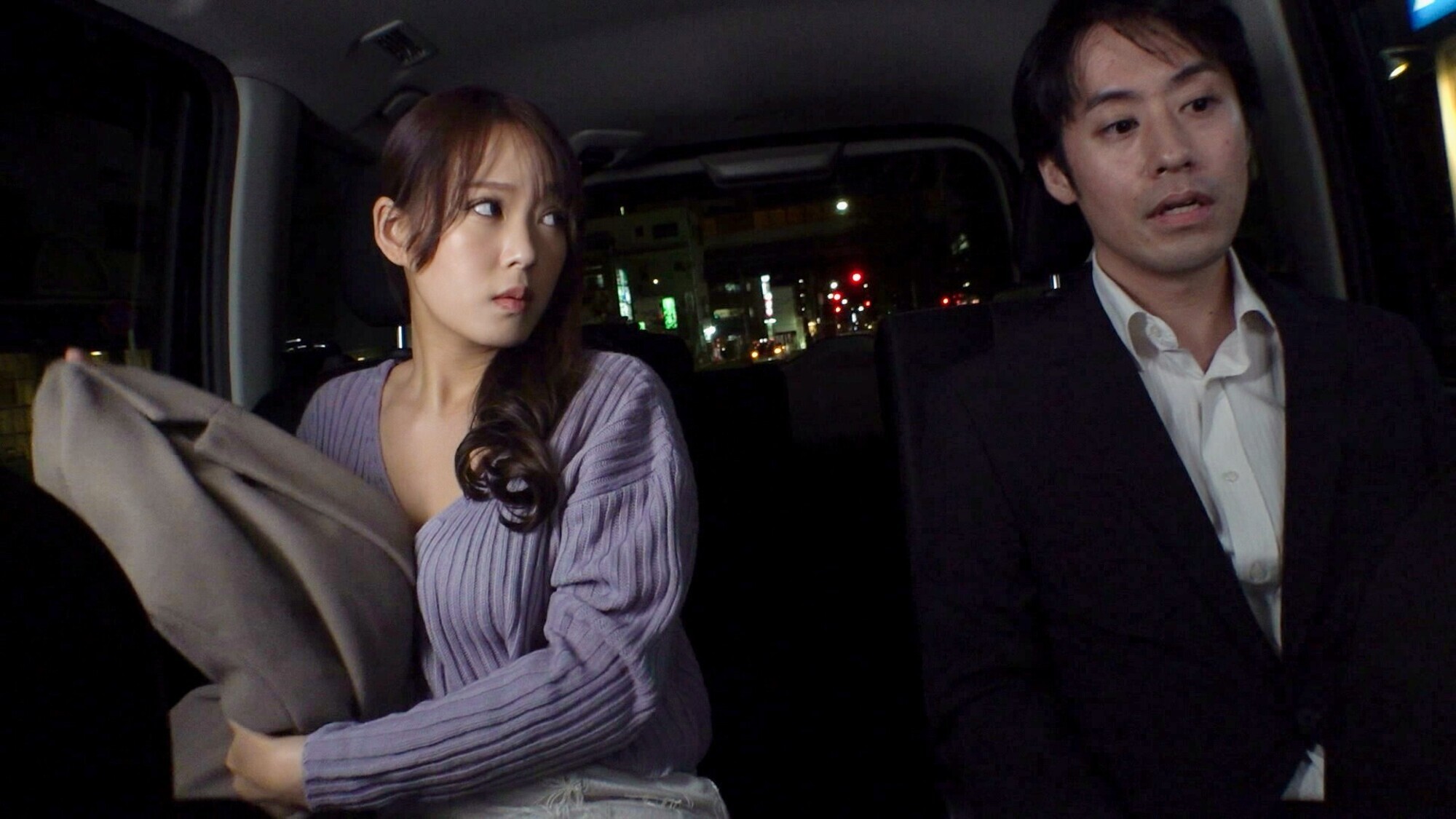 彼氏からの直オファーでNTR撮影☆ 百貨店嬢の清楚ちゃんが渋々性行為に応じる→完堕ち中出しフィニッシュw 1枚目