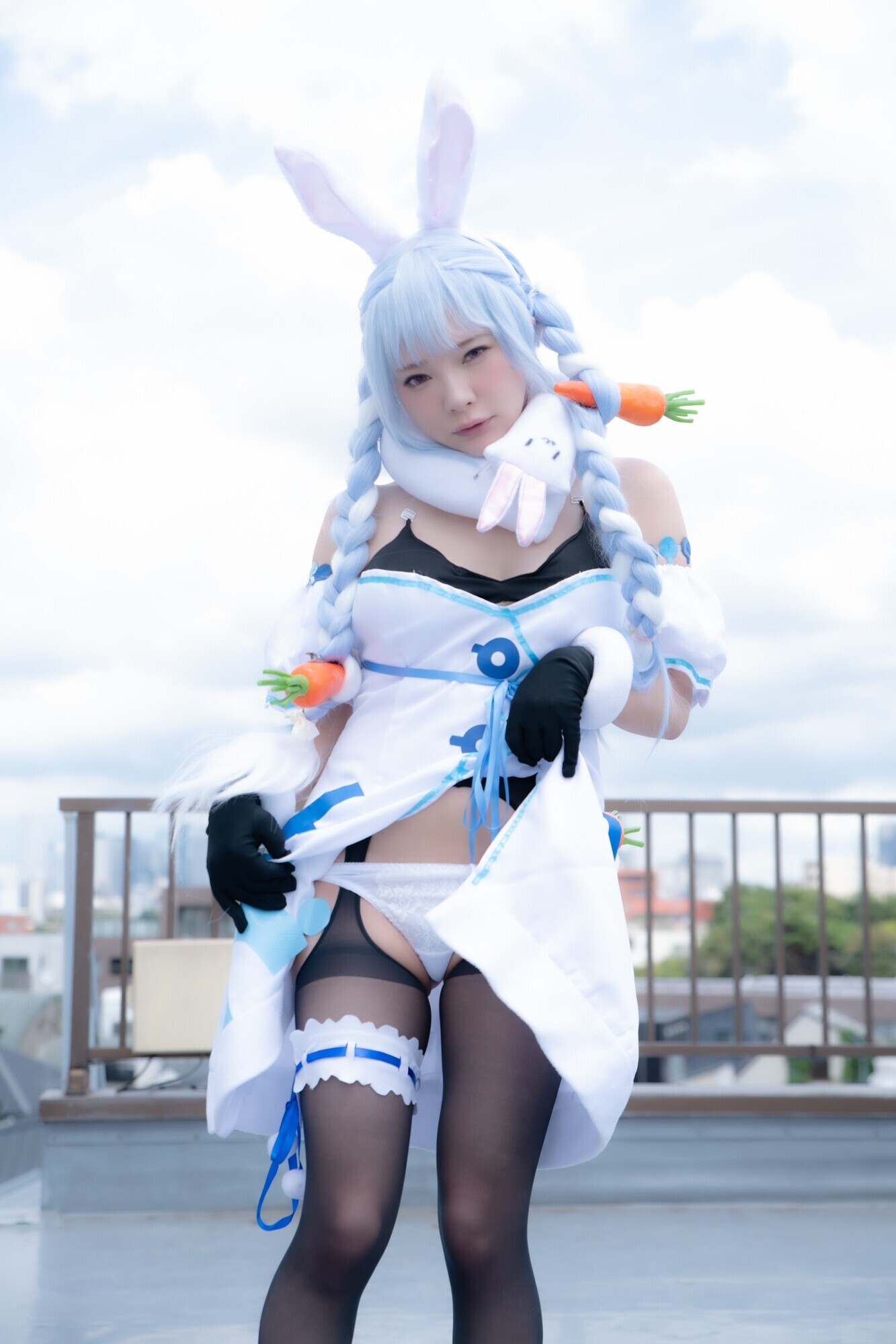 美少女コスプレイヤーさんの本性めくれるド淫乱痴女化!!情熱的汗だく3P中出しセックス!!【2キャラ収録!!】 画像1