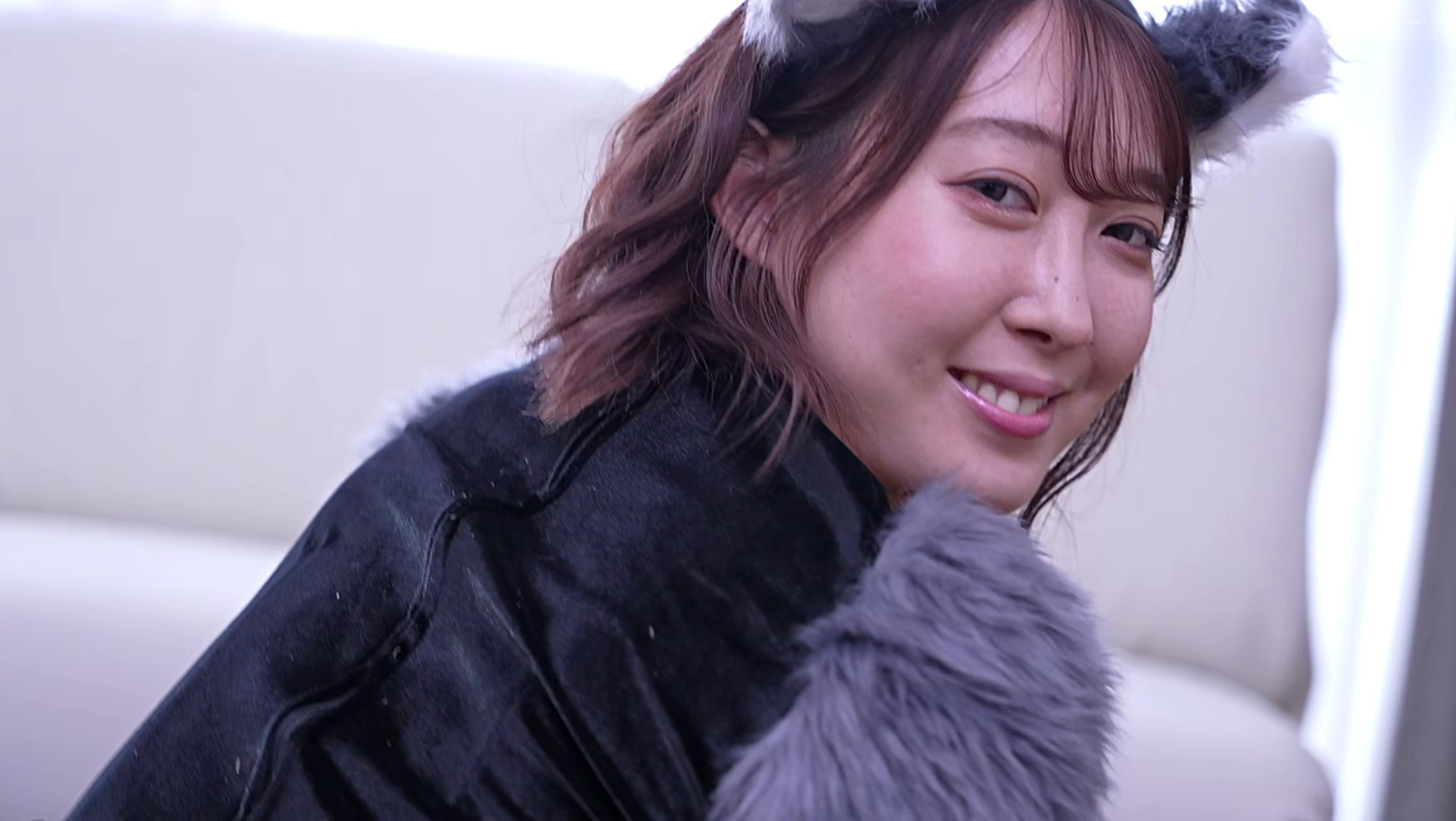 飼ってたペットがありえないほど潮を吹くメスネコに変身 咲野瑞希 画像1