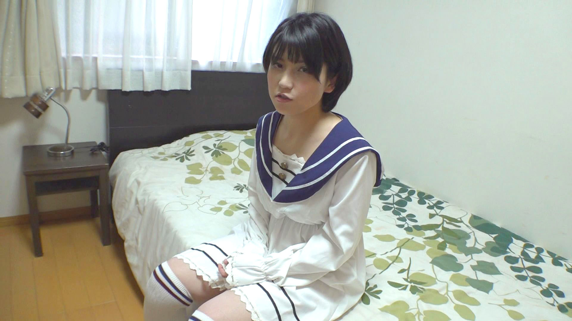 SNSで出会った地味なくせに色白でムチムチしやがってクソエロく、大人しいくせに承認欲求高めな所がイラっとくる巨乳ニートちゃんの実家で強引ゲリラ撮影!その正体は、いいなりドMの自ら奥まで咥え込むバキューム系ディープスロート狂チ●ポ大好き女子でした。 ミク 画像1