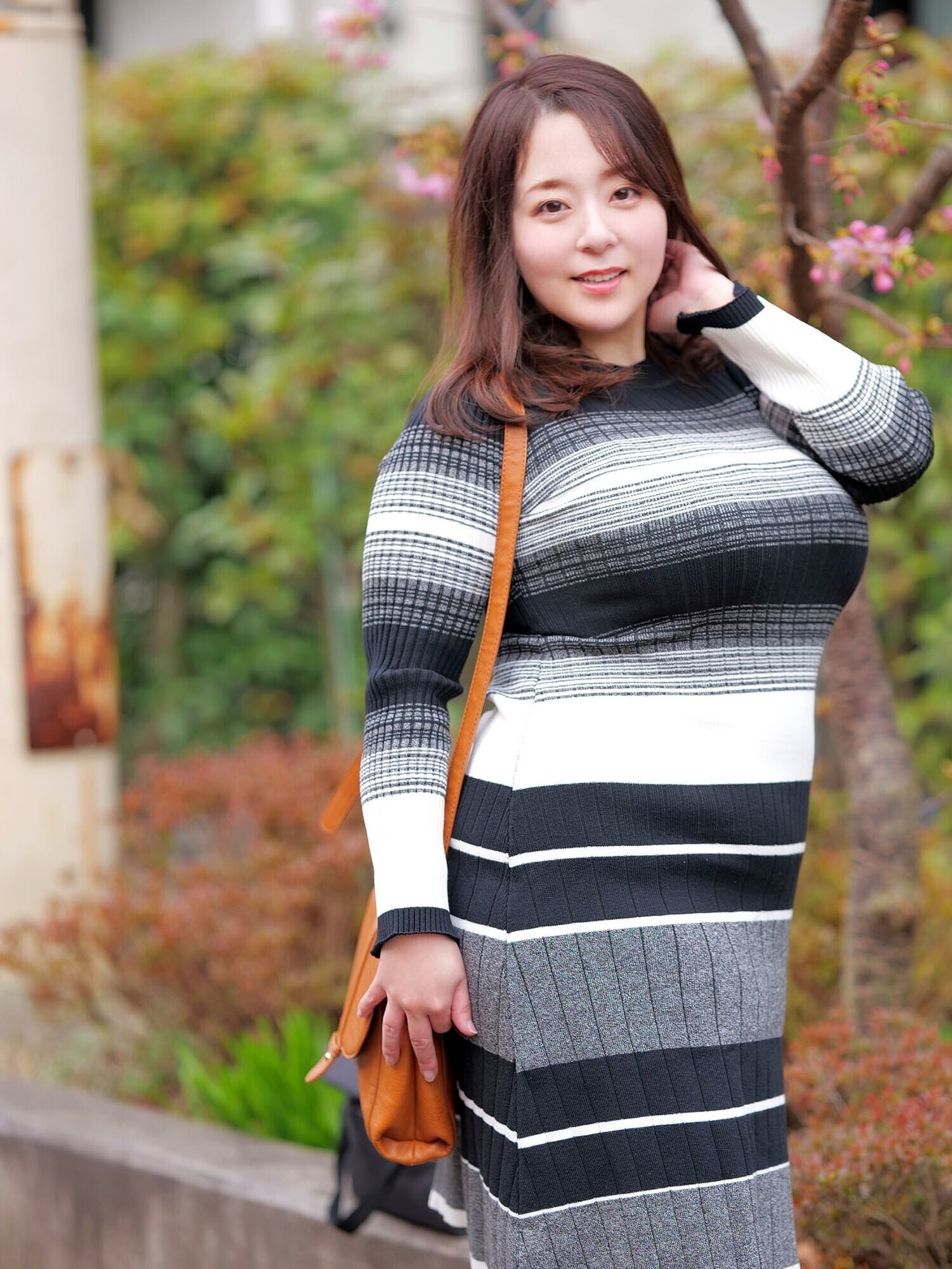 欲求不満のJ-cup最高級熟成肉の人妻に媚薬飲ませたら痴女になって白目ひんむいて絶頂イカレポンチ最強熟女爆誕!! いくえ(43歳) 画像1