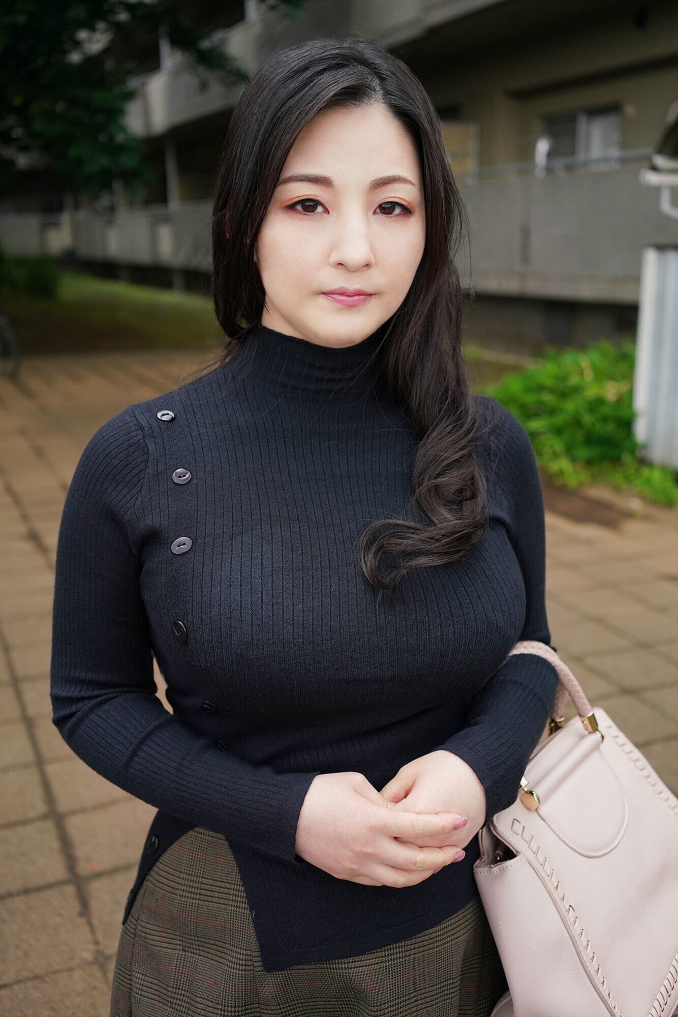 子供を産んだにも関わらず、奇跡の超A5ランク極上ボディの神乳Kカップ妻、セックスレスのあまり応募を決意。 美彩（33歳）