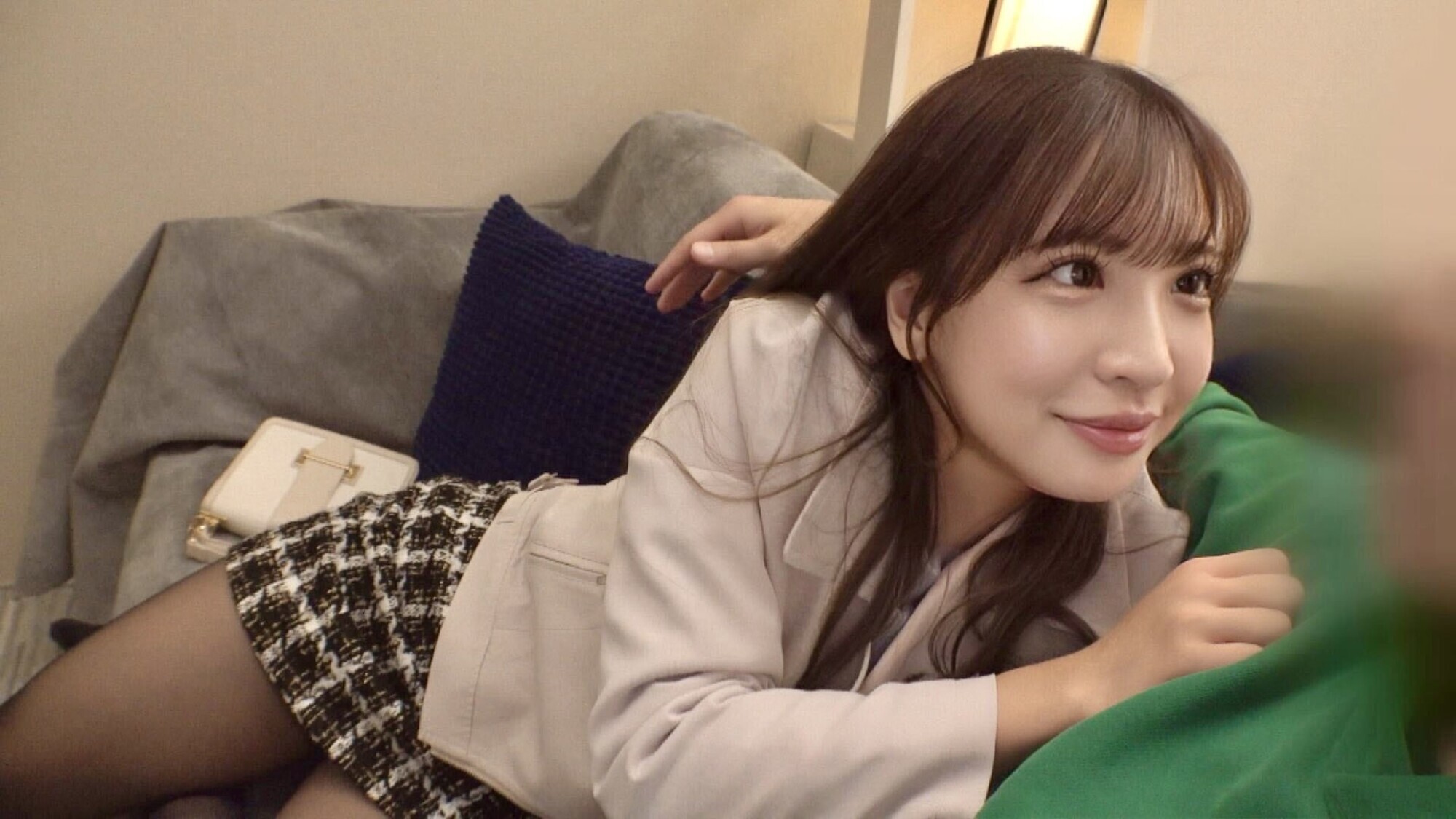 イチャラブ不倫 美しすぎる若妻が黒パンストに包まれたデカ尻を揺れ濡らし他人棒絶頂 恥ずかしいコスプレで自ら生挿入に騎乗位で腰ガクブル痙攣顔射! 1枚目