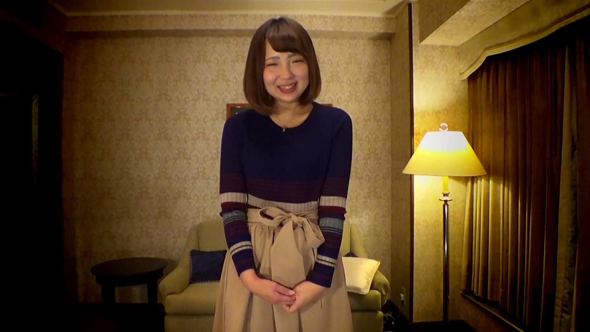 素人初脱ぎオマ○コくっぱぁで破廉恥ストリップダンス!恥ずかしそうに踊りながら脱ぐ素人女子に超コーフン!! 2 画像1