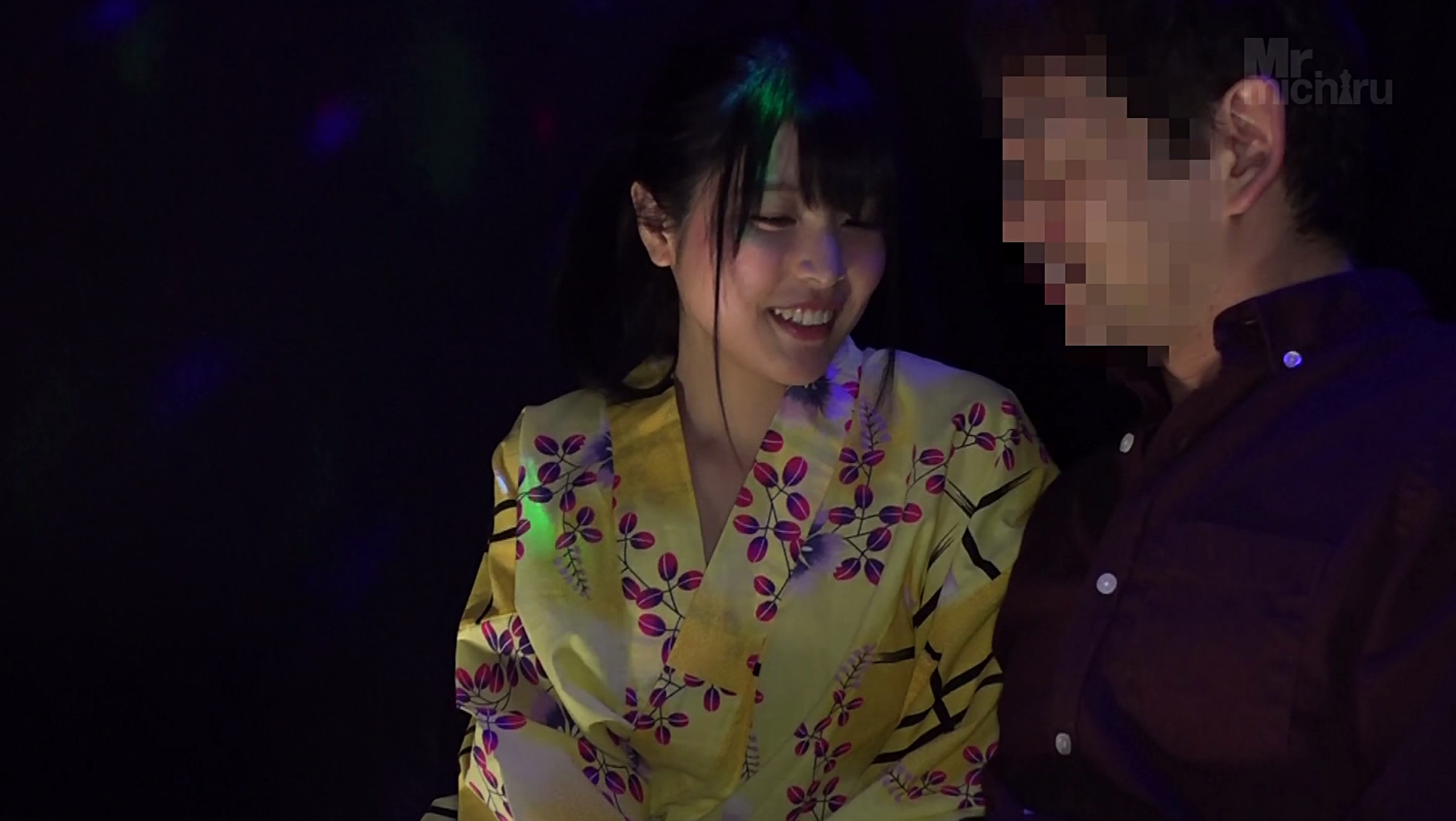 日本最大の繁華街にある「老舗おっぱいパブ」では新人嬢がベテラン嬢から客を奪うために内緒でセックスさせてくれる。しかも生で。 夏限定浴衣編，のサンプル画像39