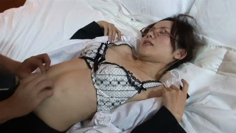お父さん、お母さんゴメンなさい。私、出会い系サイトで知り合ったAV監督にビデオ撮られちゃいました。 画像13