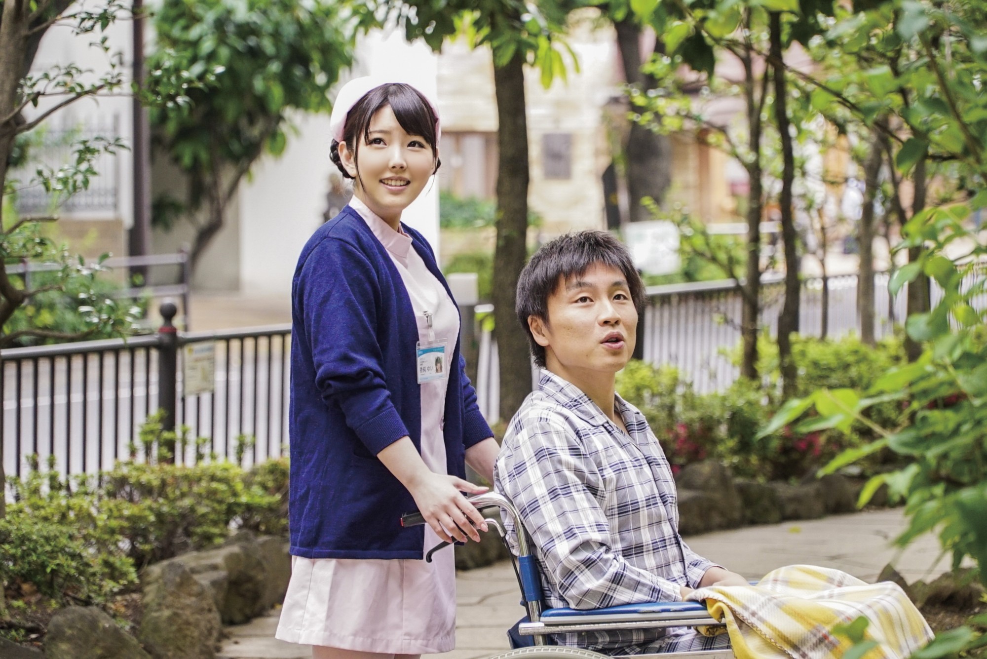 淫乱痴女ナース×香純ゆい 患者たちを次々と元気にさせる新人ナースのエッチな看護治療 画像6