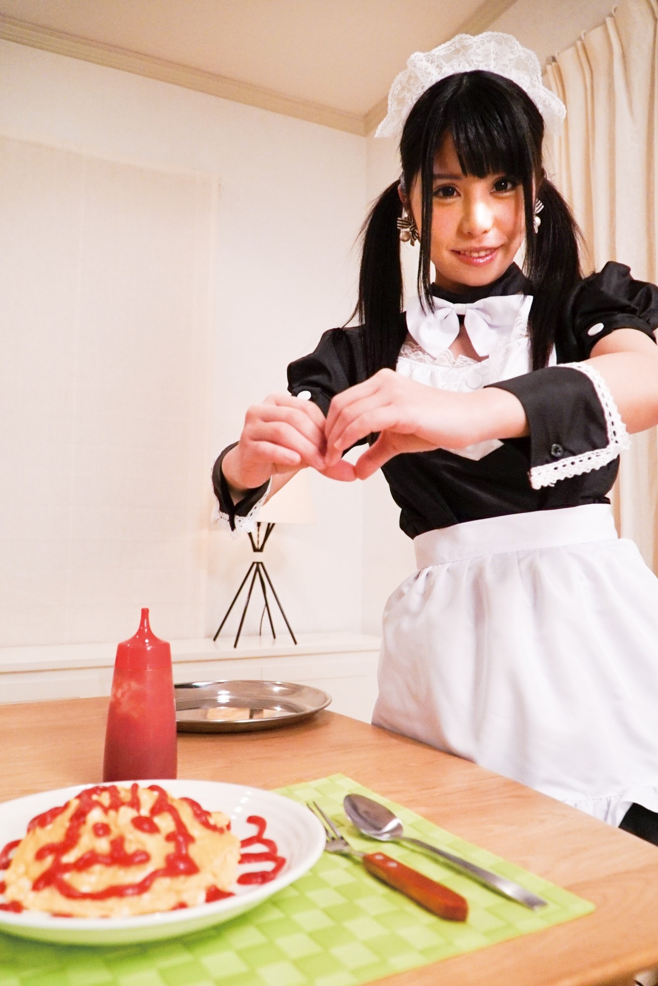 新人 花岡加菜 ~AKIBAで有名メイドカフェ勤務のパイパン美巨乳Gカップご奉仕お姉さんAVデビュー!~ 画像6