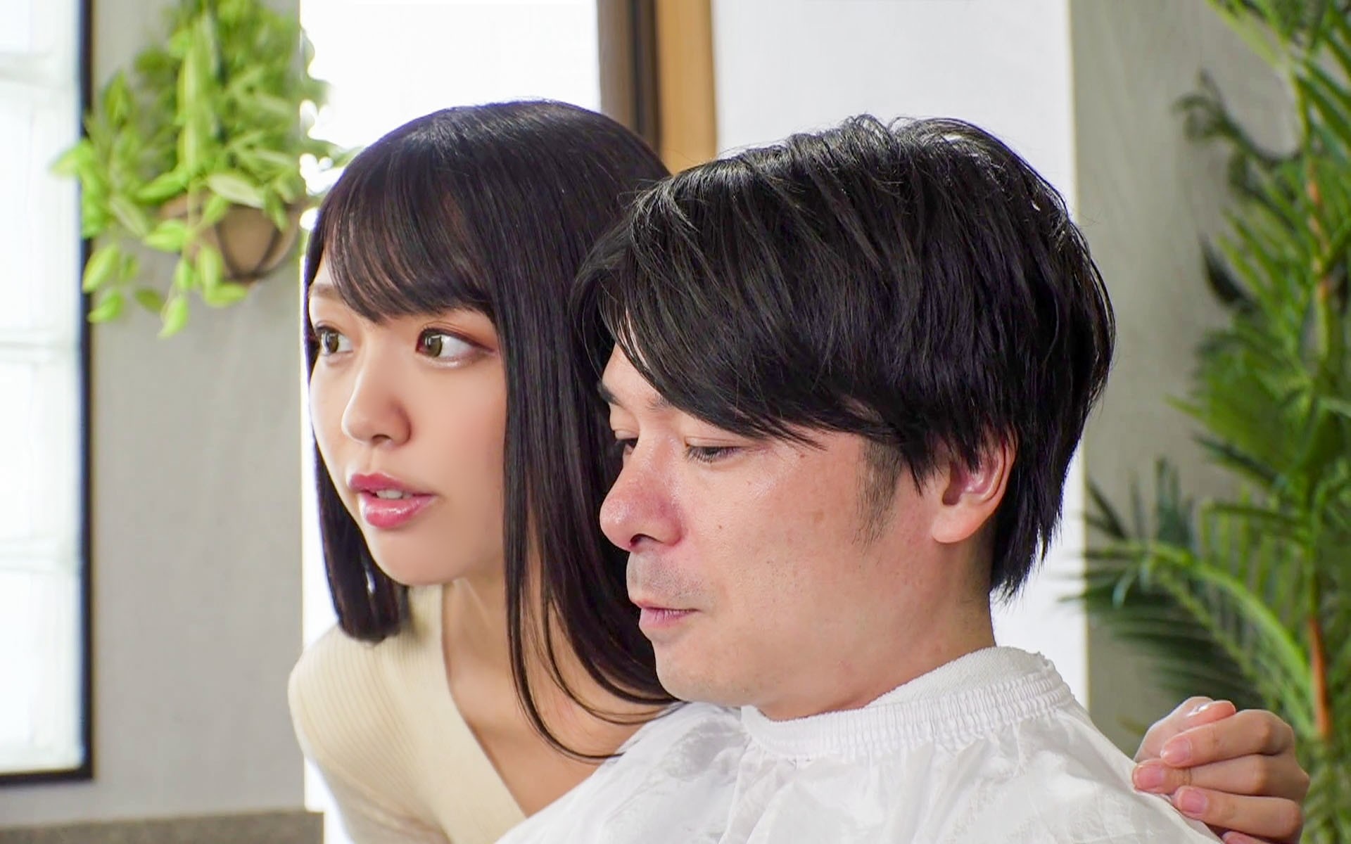 高身長美脚のS級美女が働く猥褻美容室 木下ひまり 画像1