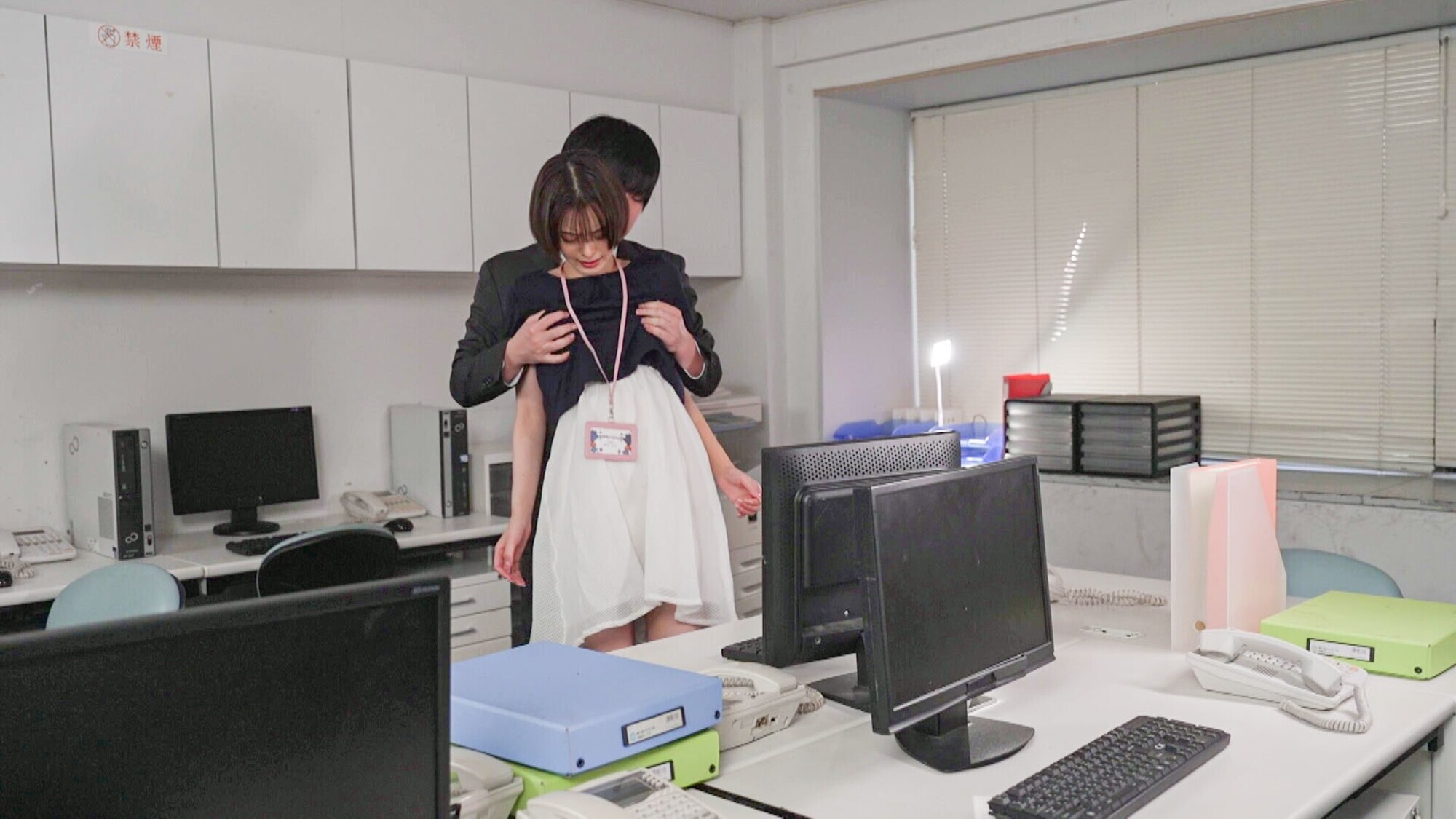 嫌いな同僚に弱みを握られ、好き放題され堕ちた美人OL 月乃ルナ 画像9