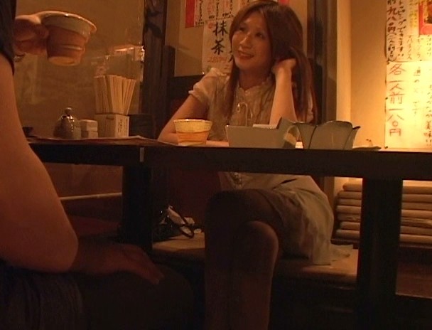 週末の夜なのに1人酒を飲んでいる女は燃えるようなトキメキとトロケルようなSEXを待っている 画像20