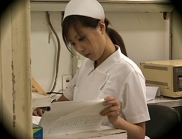 患者のチ○ポを笑顔で嫐りたおす看護師がいた 画像2