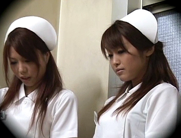患者のチ○ポを笑顔で嫐りたおす看護師がいた 画像21