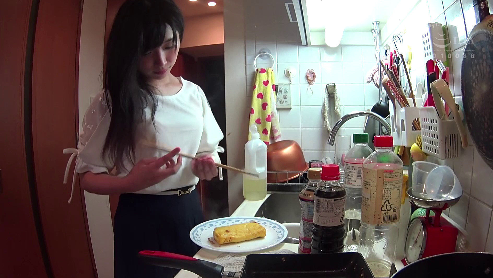 合コンで知りあった年下くんを1人暮らしする部屋にお持ち帰りして何度もラブラブSEXしたがる濃密お姉さん 2 画像3