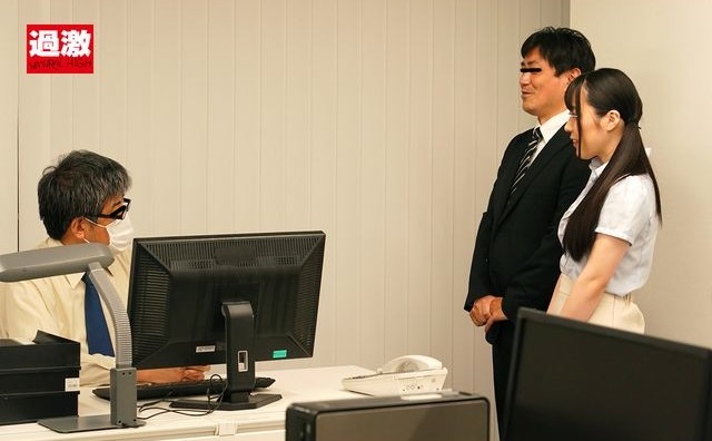 先輩と社内結婚したセフレを勤務中に呼び出し性処理させた中出しビデオ