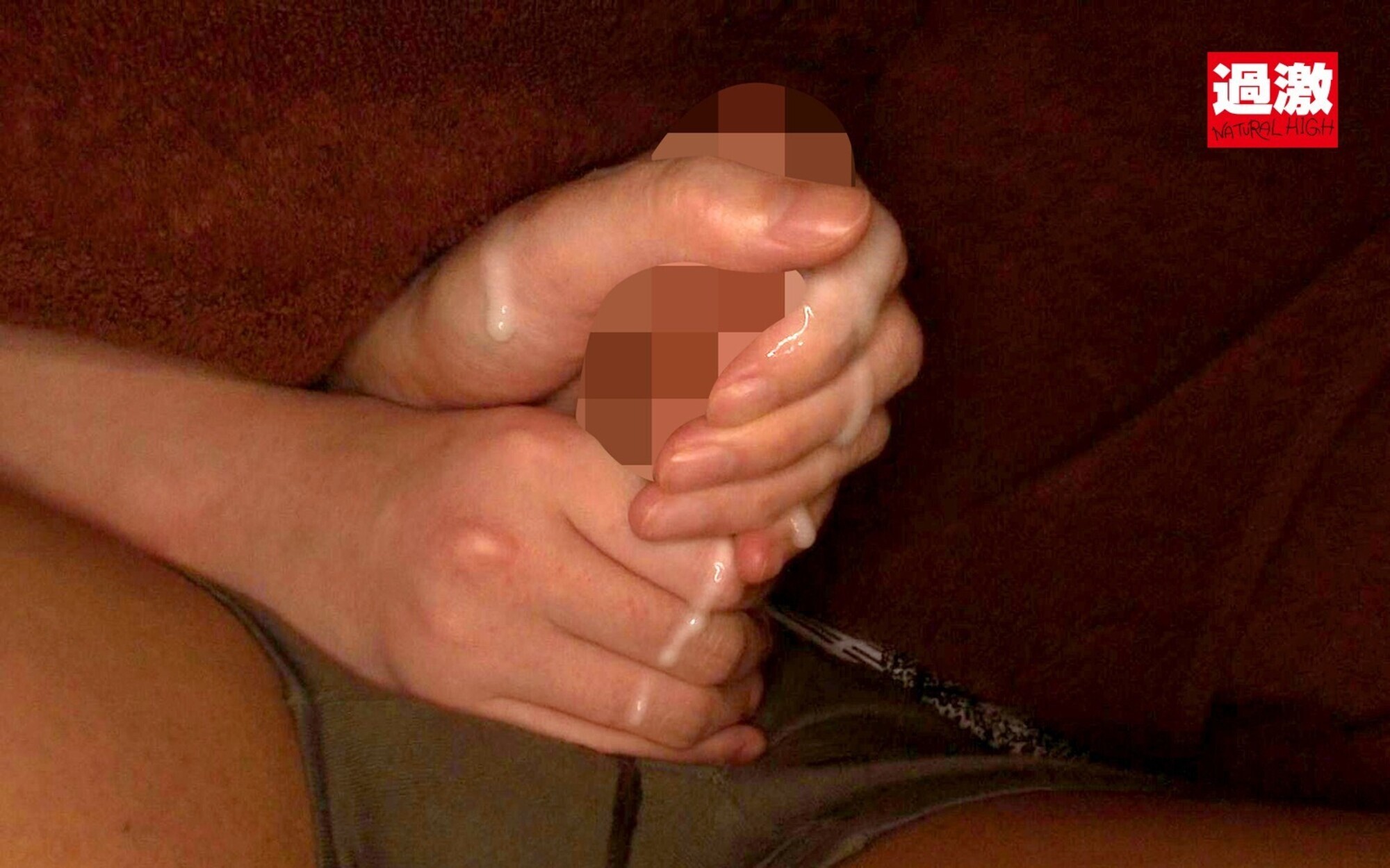 妻がいる至近距離で平然とマッサージしながらこっそりチ○ポを挿入し腰振り騎乗位で中出しまでさせるエステティシャン 6