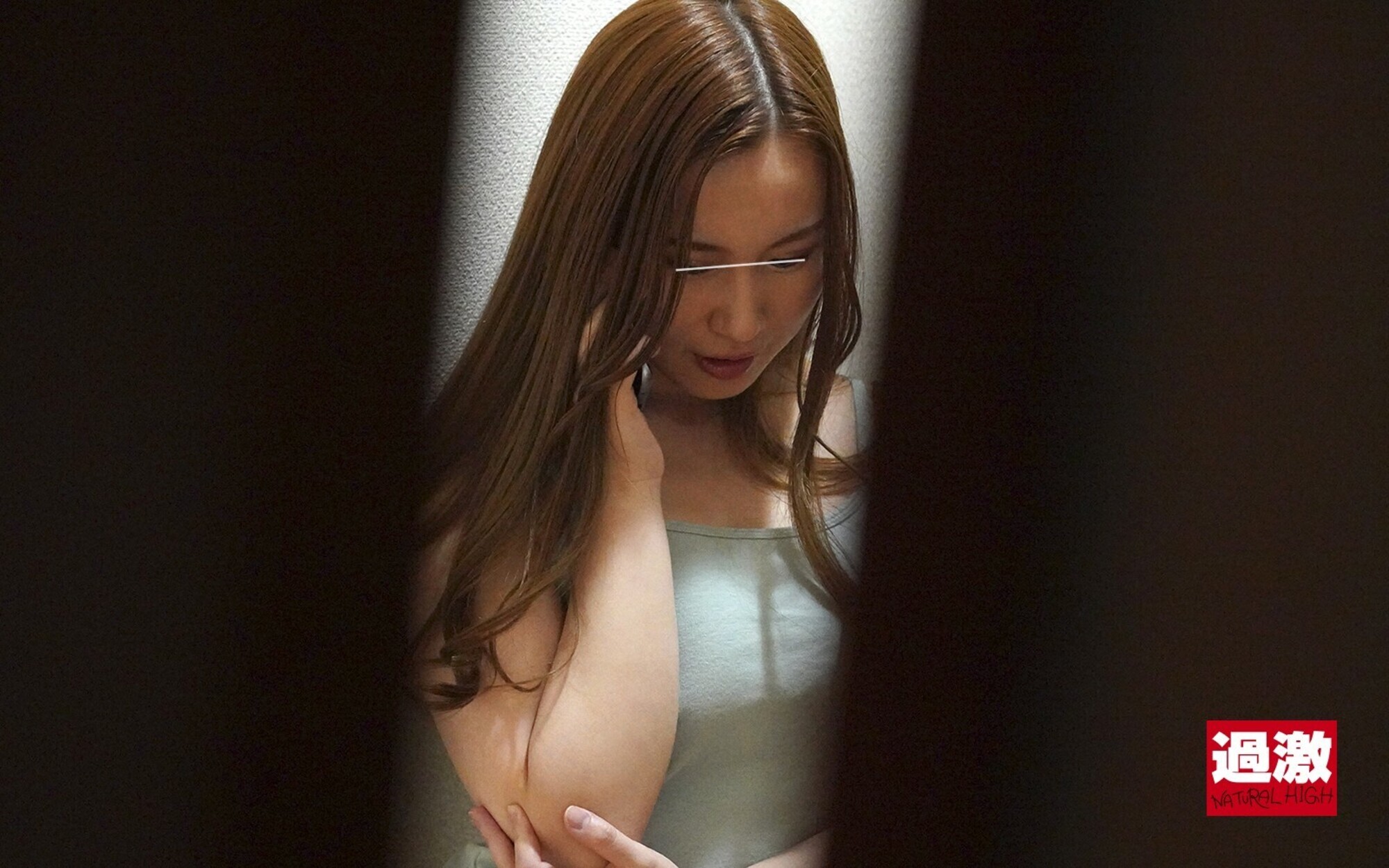 就寝中にクリトリスを刺激されても拒めず寝たフリしたまま痙攣イキする気弱な義姉 画像14