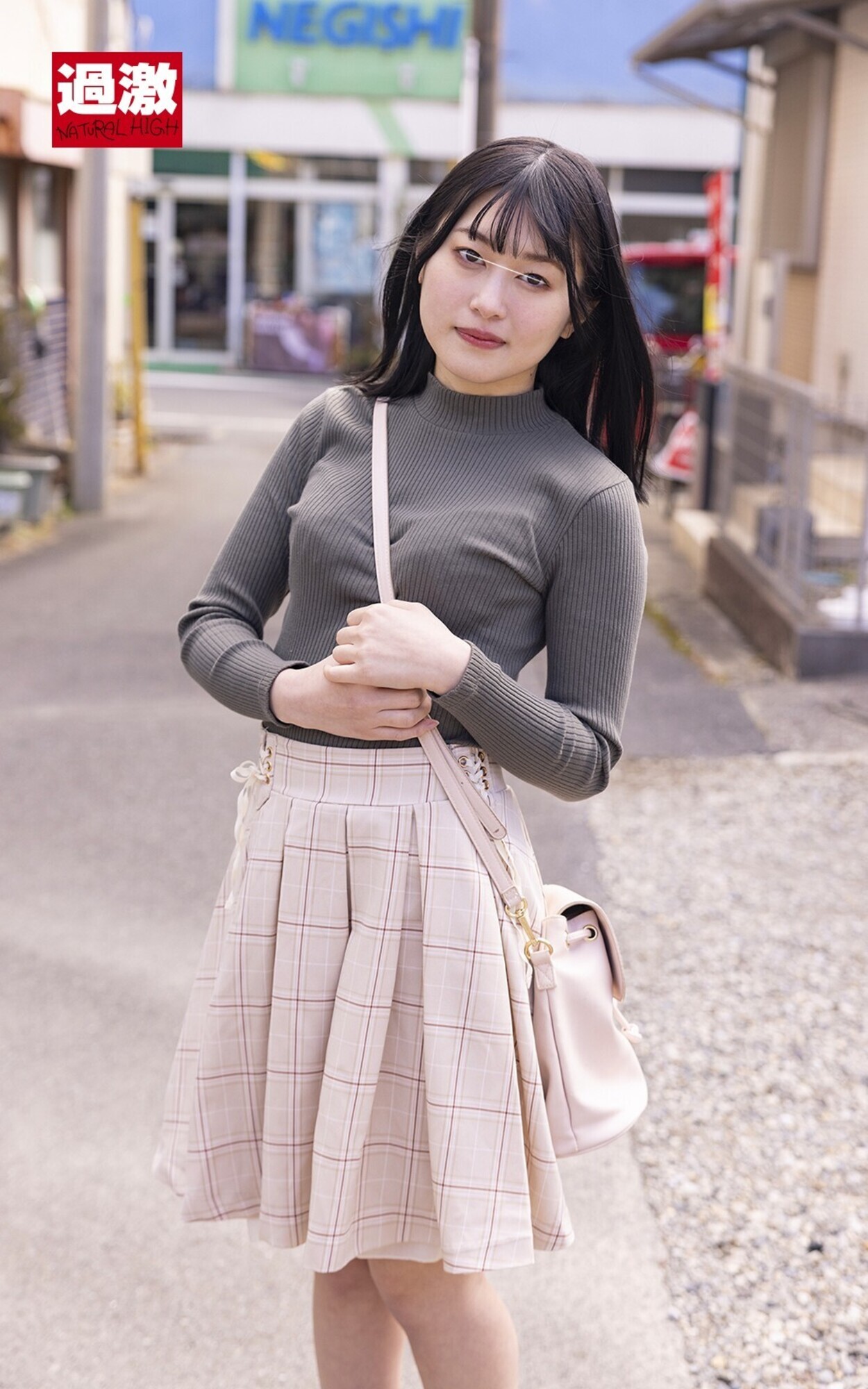 【Dカップひかるちゃん】潮吹きマジックミラー号 ド素人女子大生が過激ビキニで初めての潮吹き連続イキ!オイルマッサージで勝手に指を入れられ感じた押しに弱いオマ◎コはハメ潮も吹いちゃう? 画像2