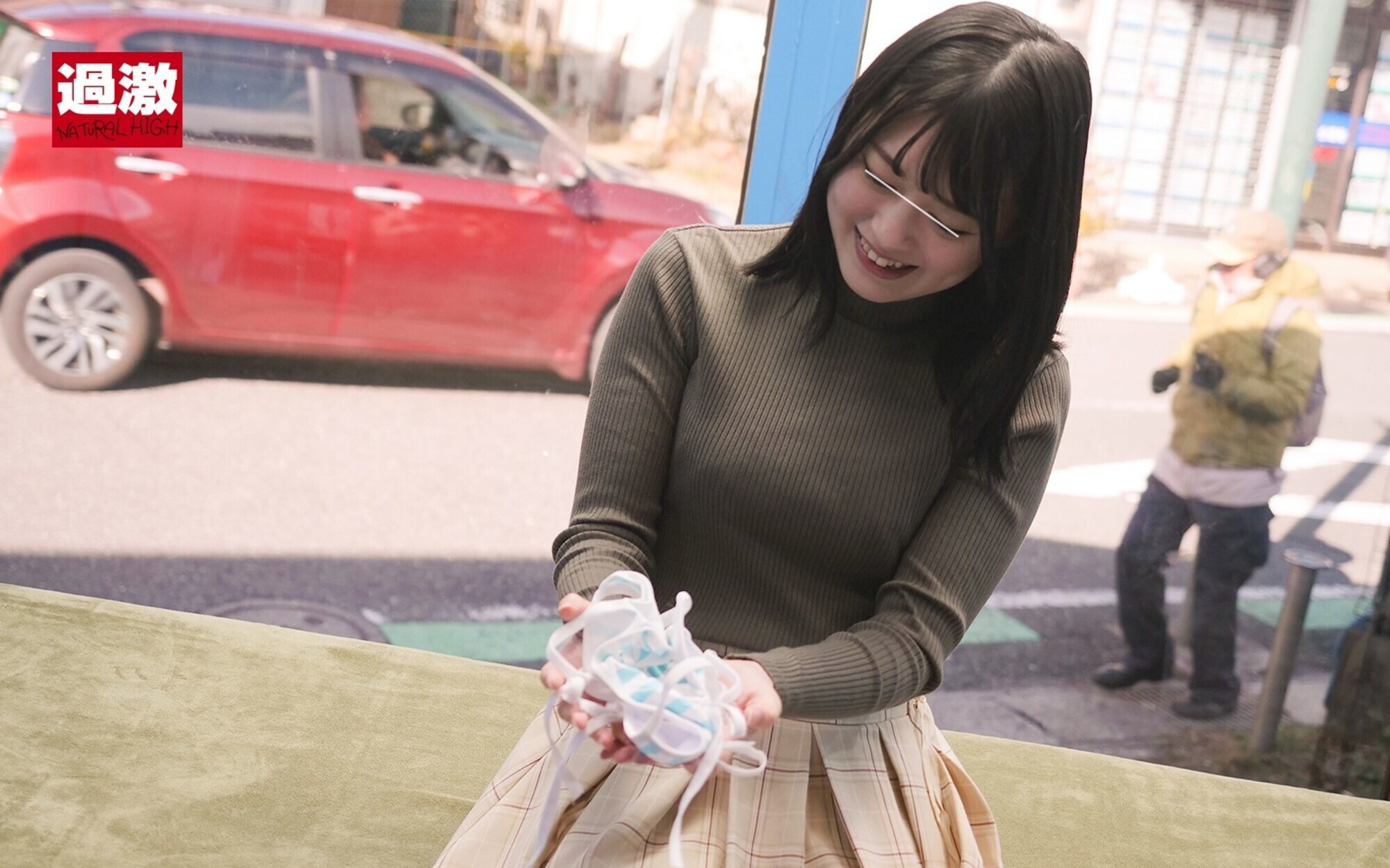 【Dカップひかるちゃん】潮吹きマジックミラー号 ド素人女子大生が過激ビキニで初めての潮吹き連続イキ!オイルマッサージで勝手に指を入れられ感じた押しに弱いオマ◎コはハメ潮も吹いちゃう? 画像3