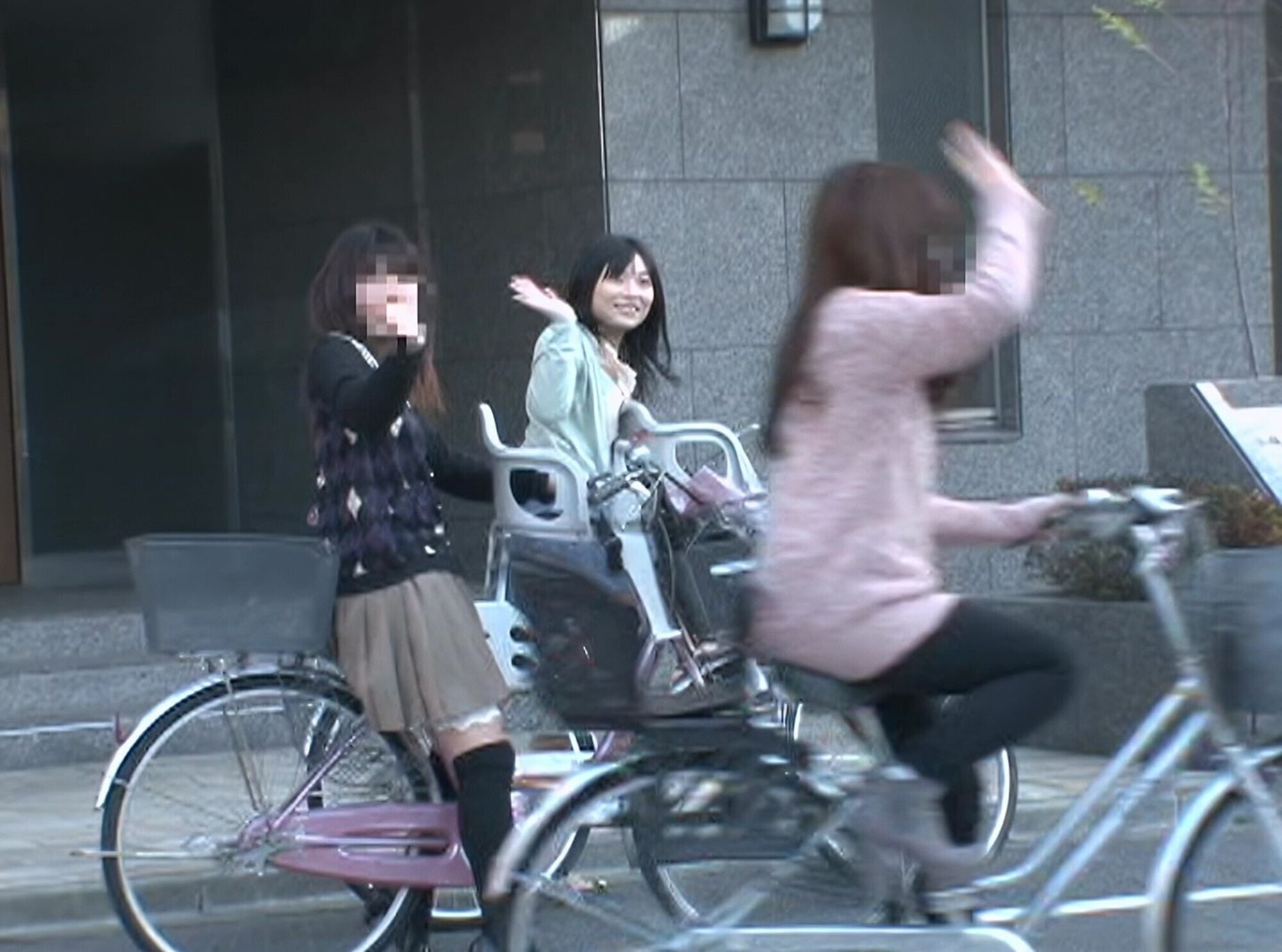 【AIリマスター】出産して急激に感度があがったママチャリ早漏妻 4 画像2